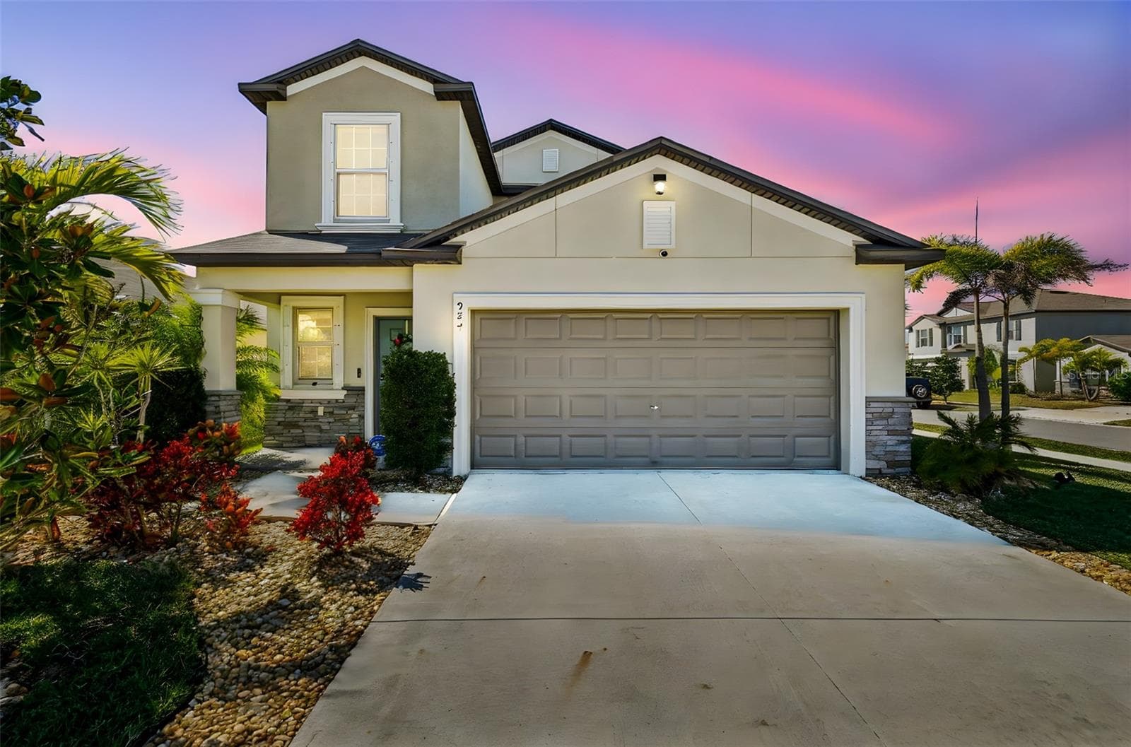 984 Olive Conch St photo 2