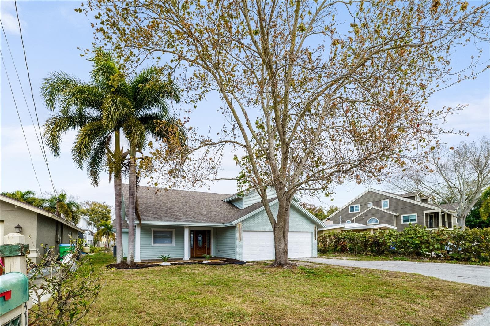 3149 N Canal Dr photo 2