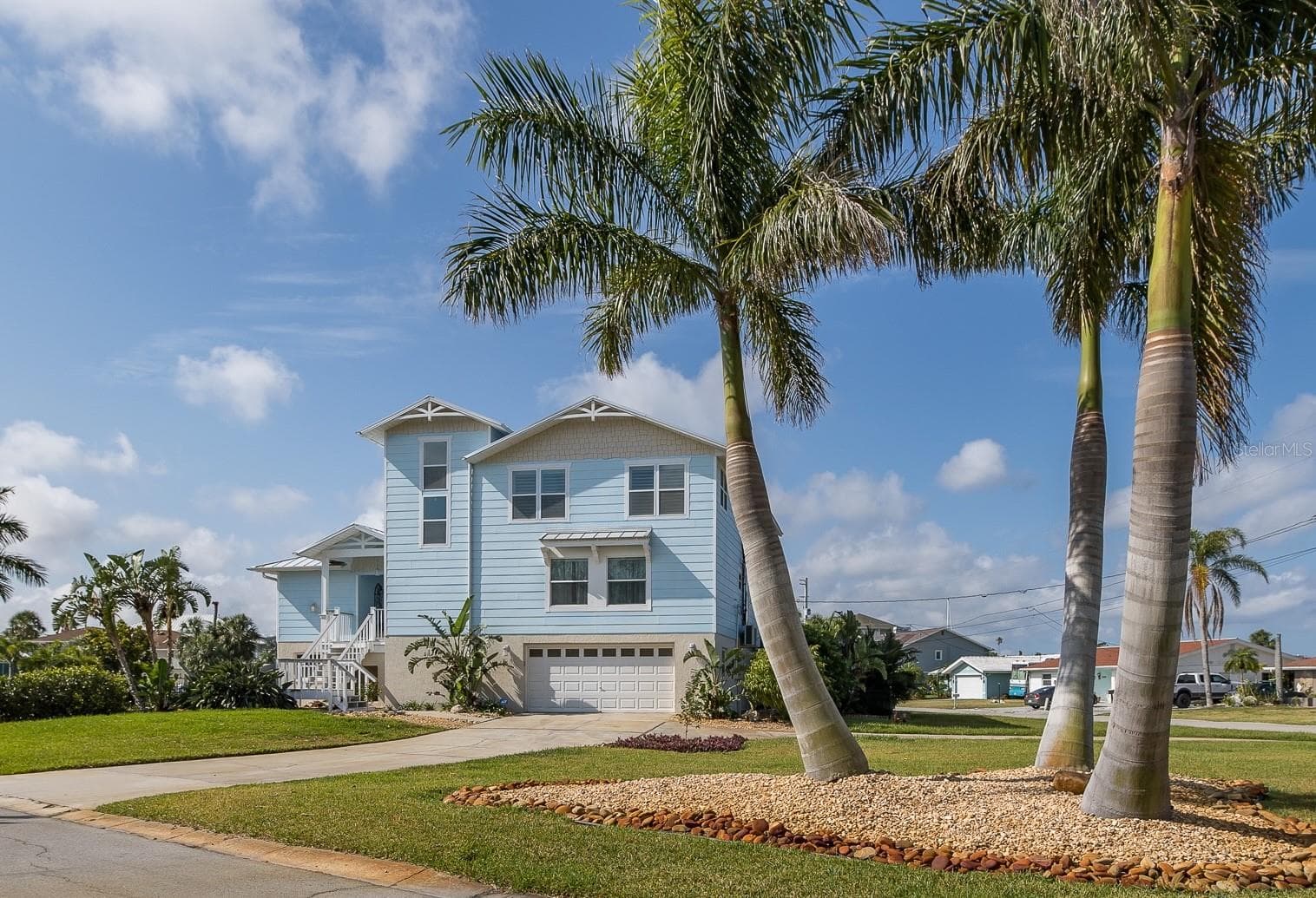 5040 Waterside Dr photo 2