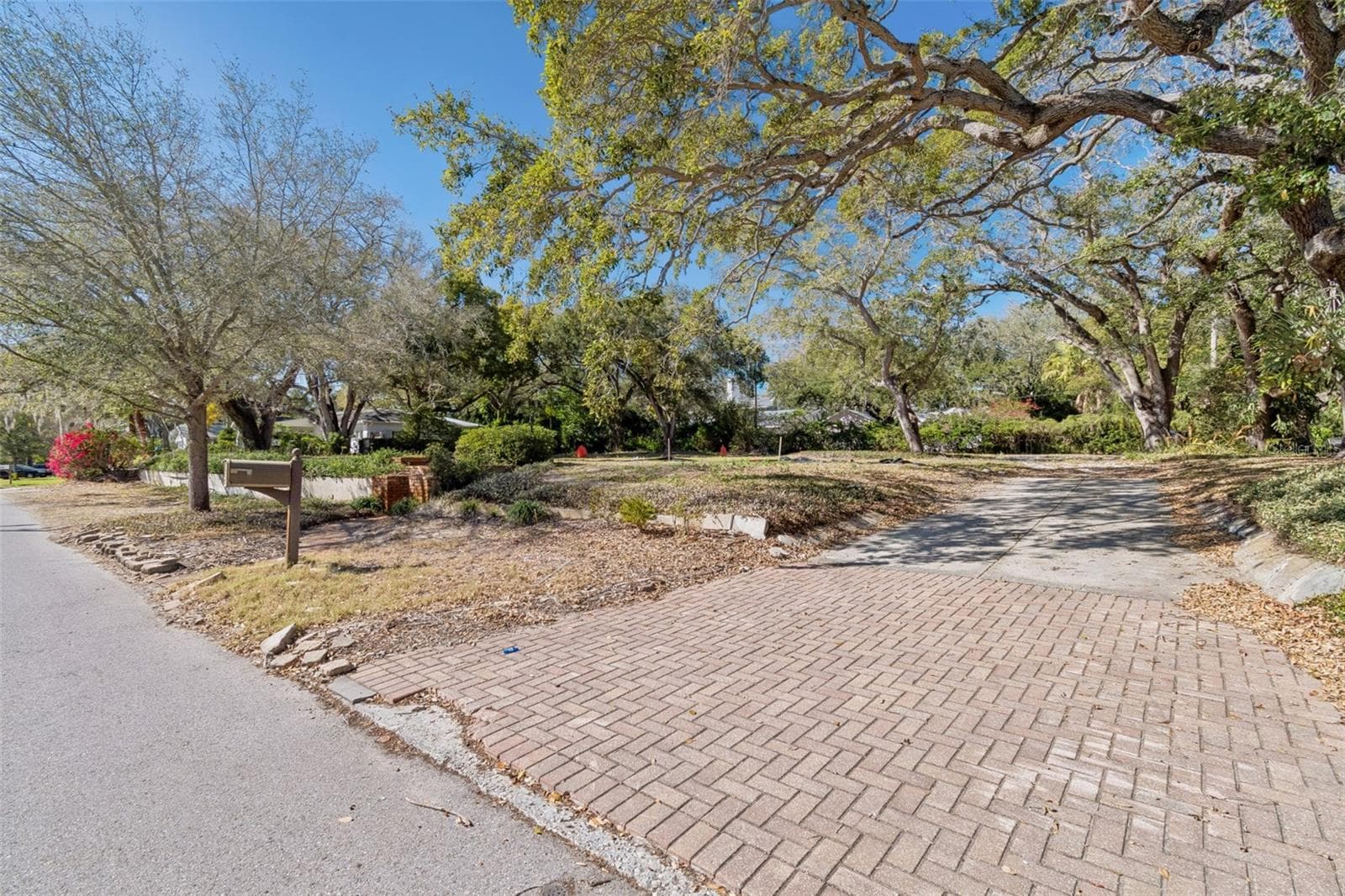 3015 W Fair Oaks Ave photo 2