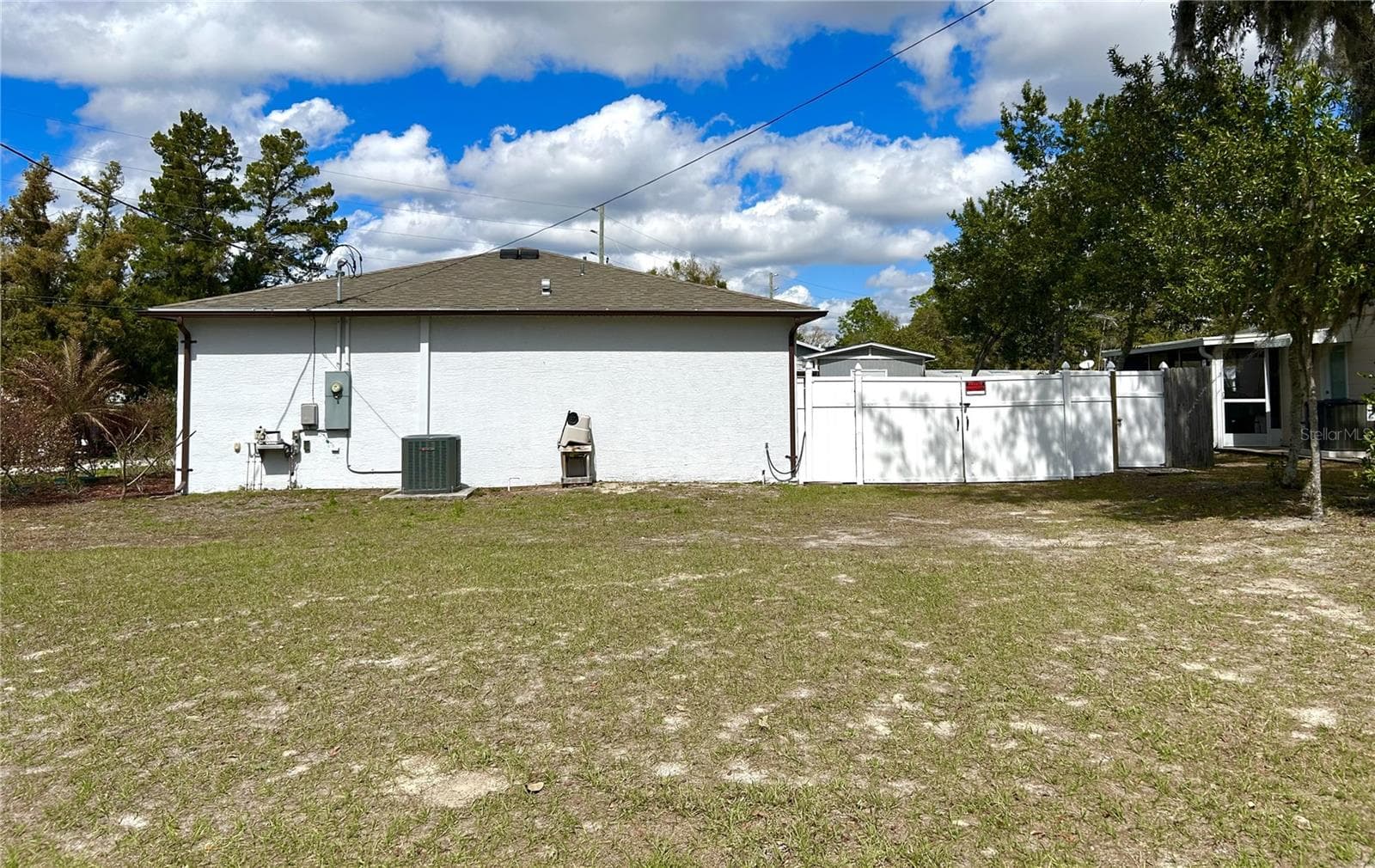 4096 Thunderbird Ave photo 5