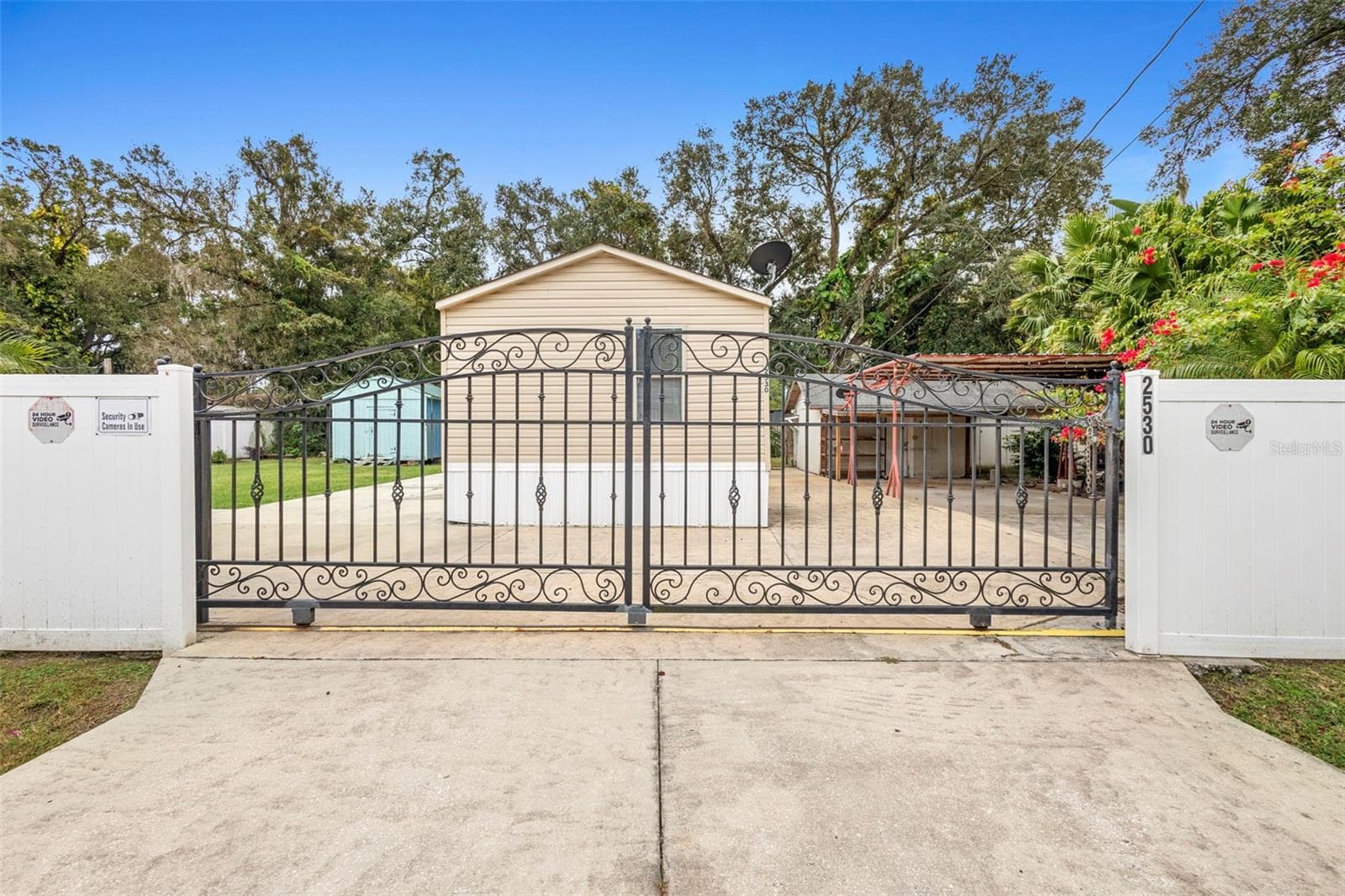 2530 Cresap St photo 3