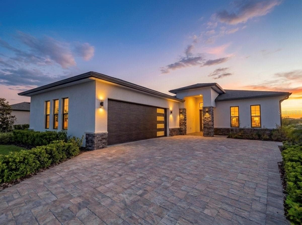 224 Valencia Ridge Dr photo 2