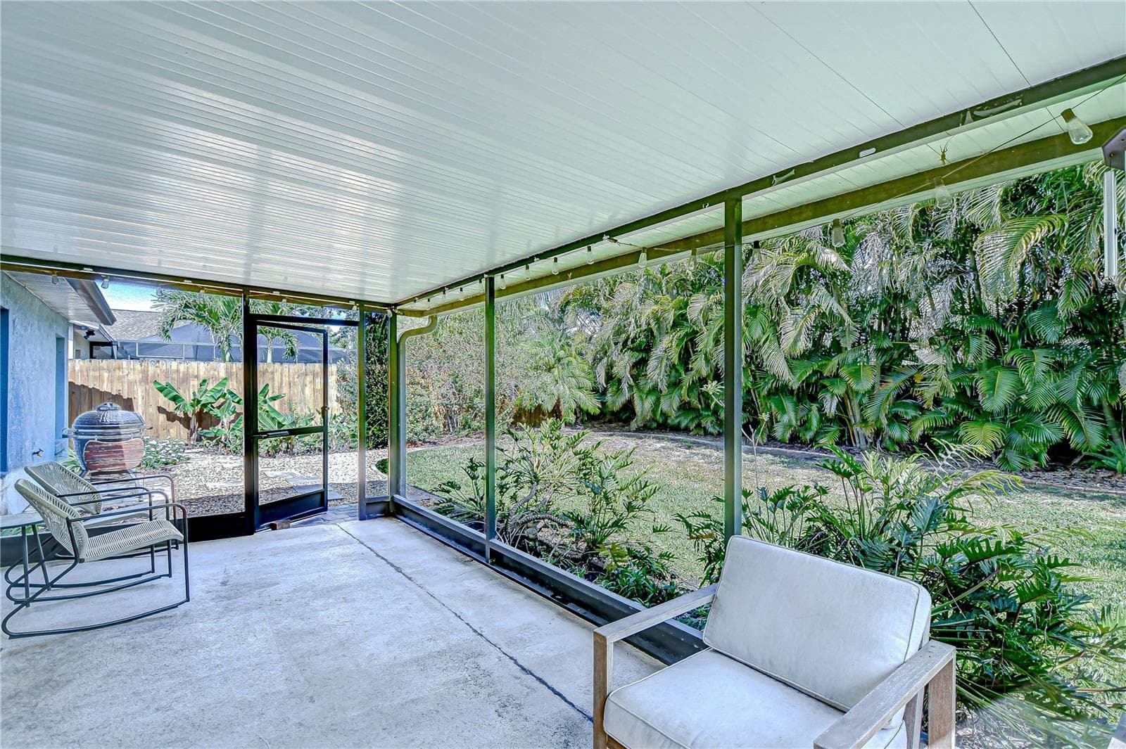 7107 Colonial Lake Dr photo 2