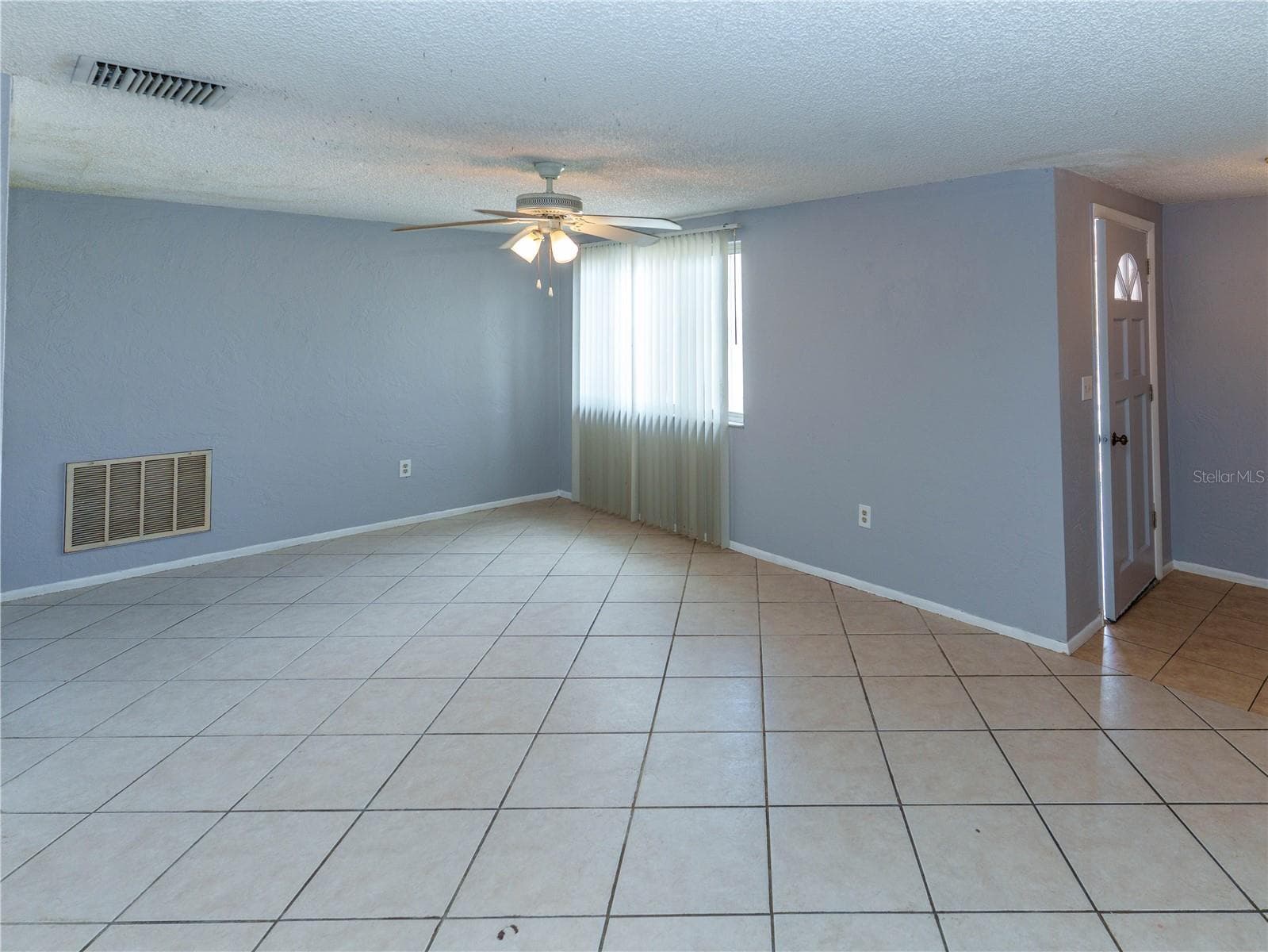 4150 Newbury Dr photo 2