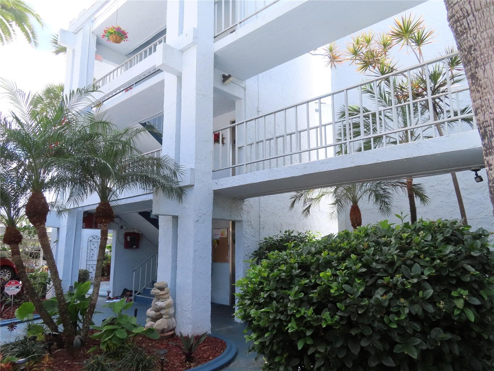225 Country Club Dr #C225 photo 2
