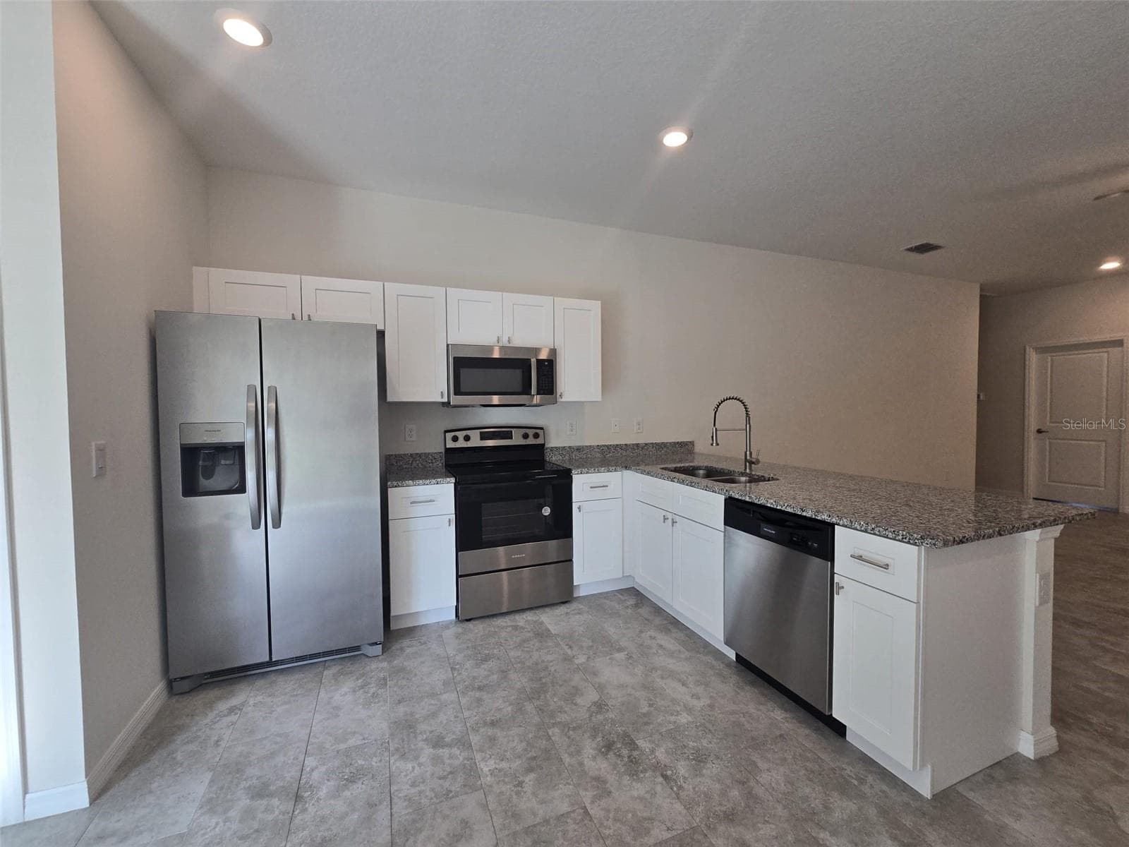 2025 Dunbar St photo 4