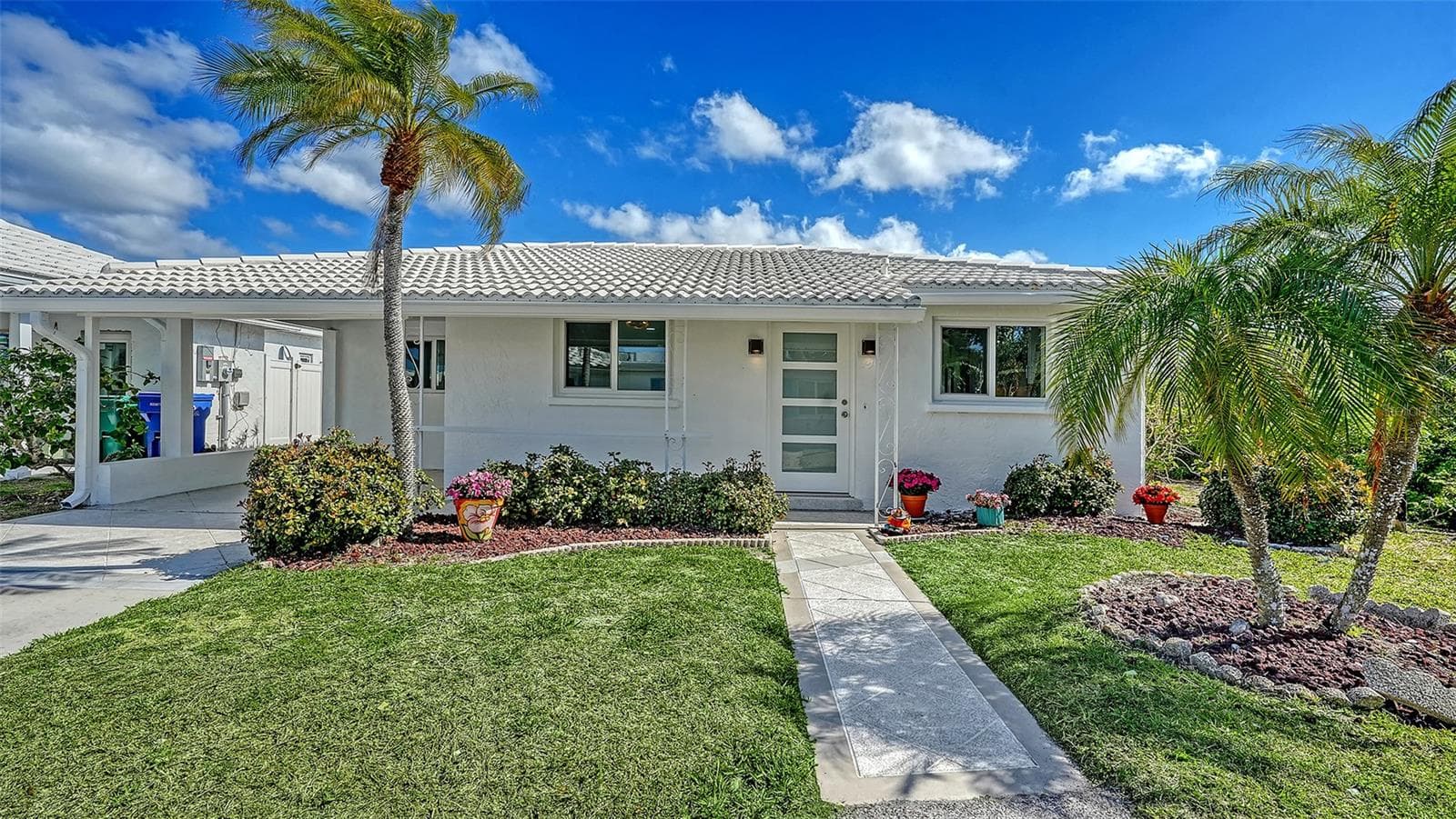 948 Spanish Dr S photo 2
