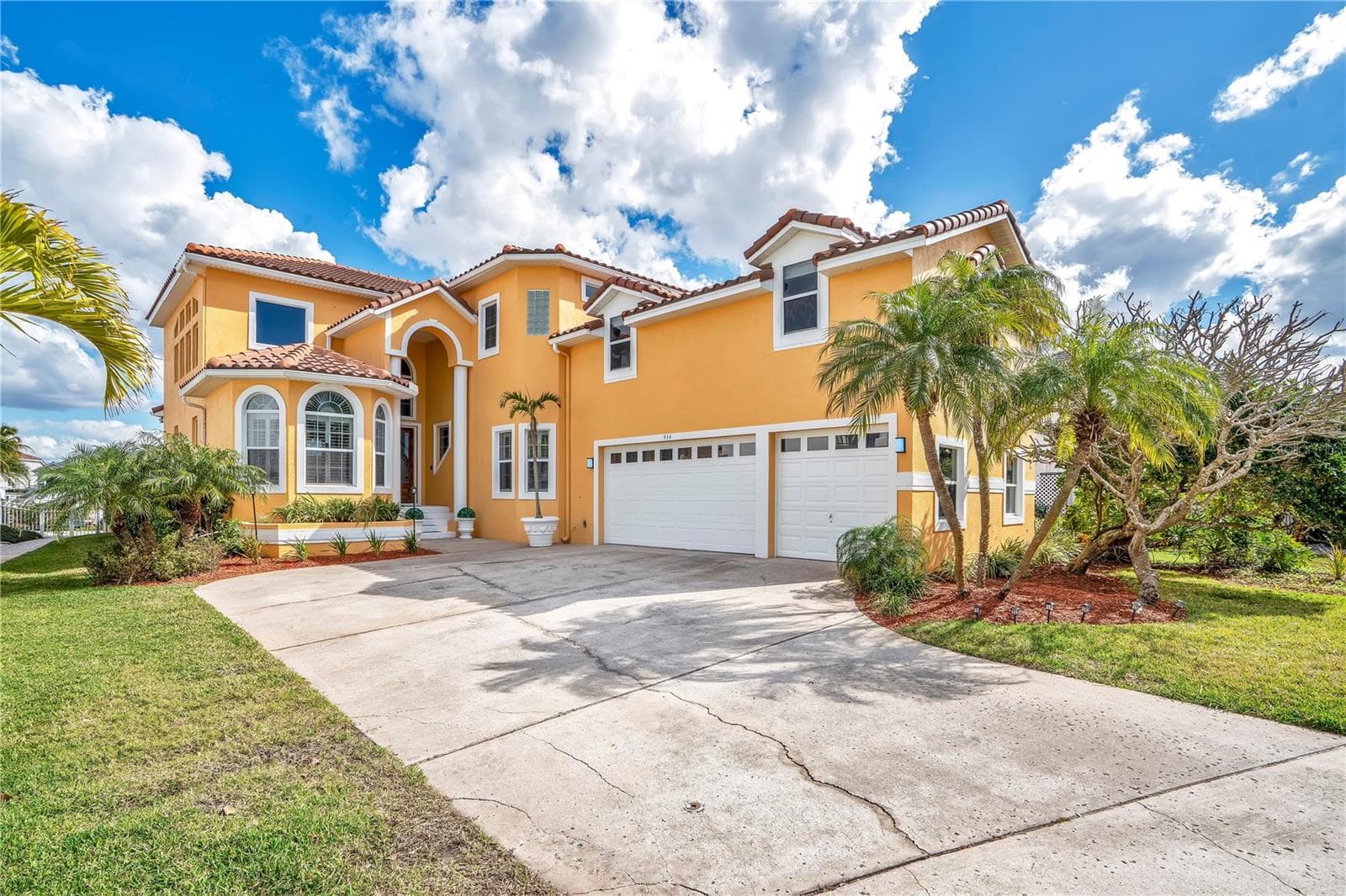 934 Symphony Isles Blvd photo 3