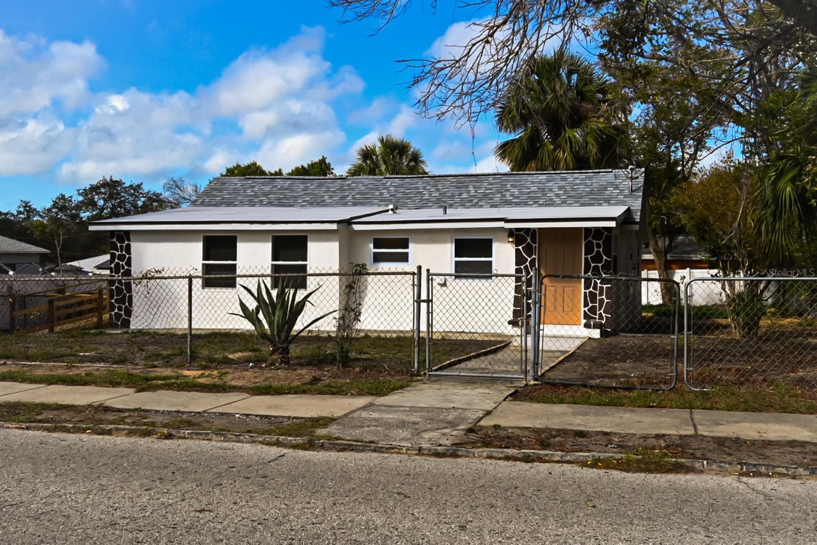 426 S Disston Ave photo 2