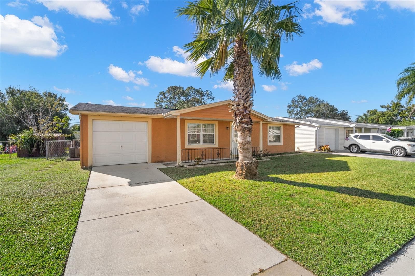 4642 Eastwood Ln photo 2