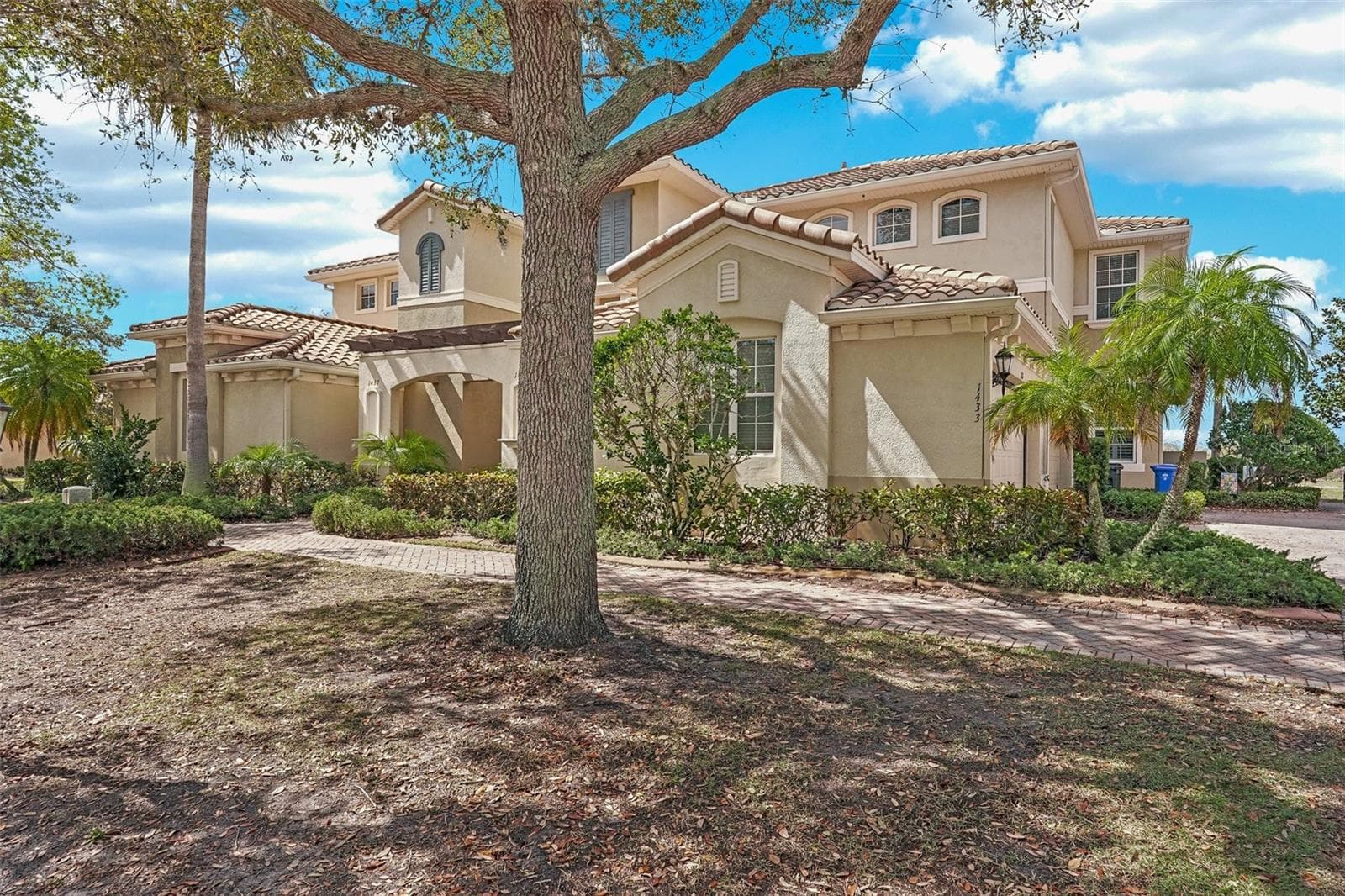1435 Emerald Dunes Dr photo 2