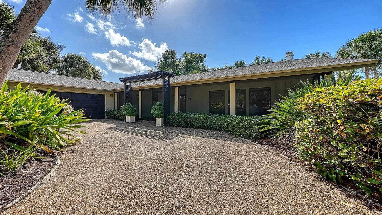 5345 Siesta CT photo 2