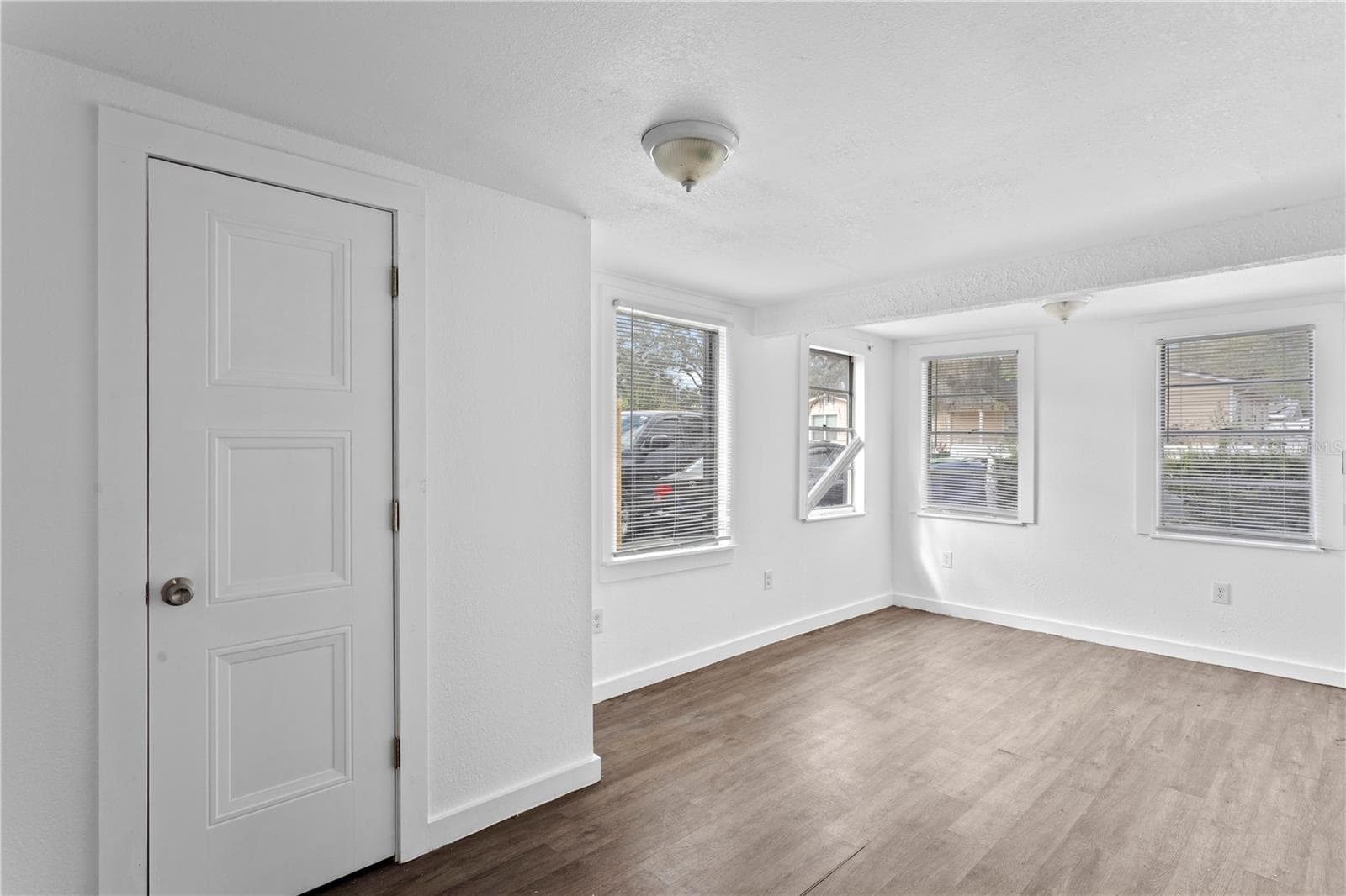 4103 N Howard Ave photo 4