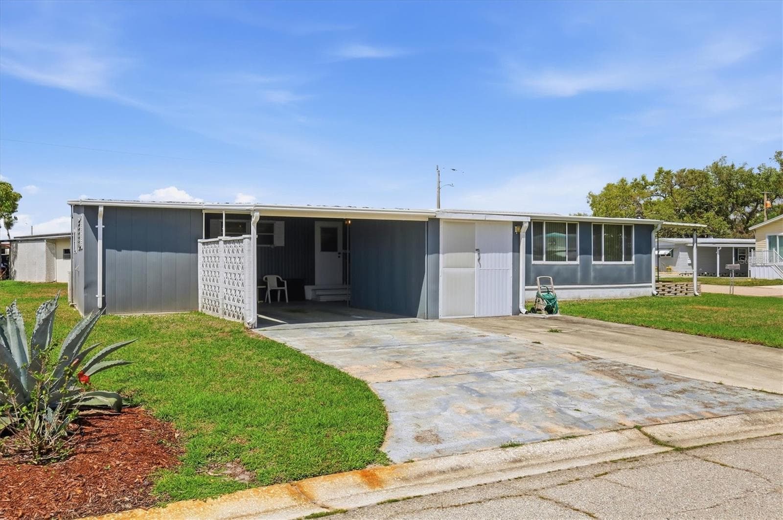 1112 46th Avenue Dr E photo 2