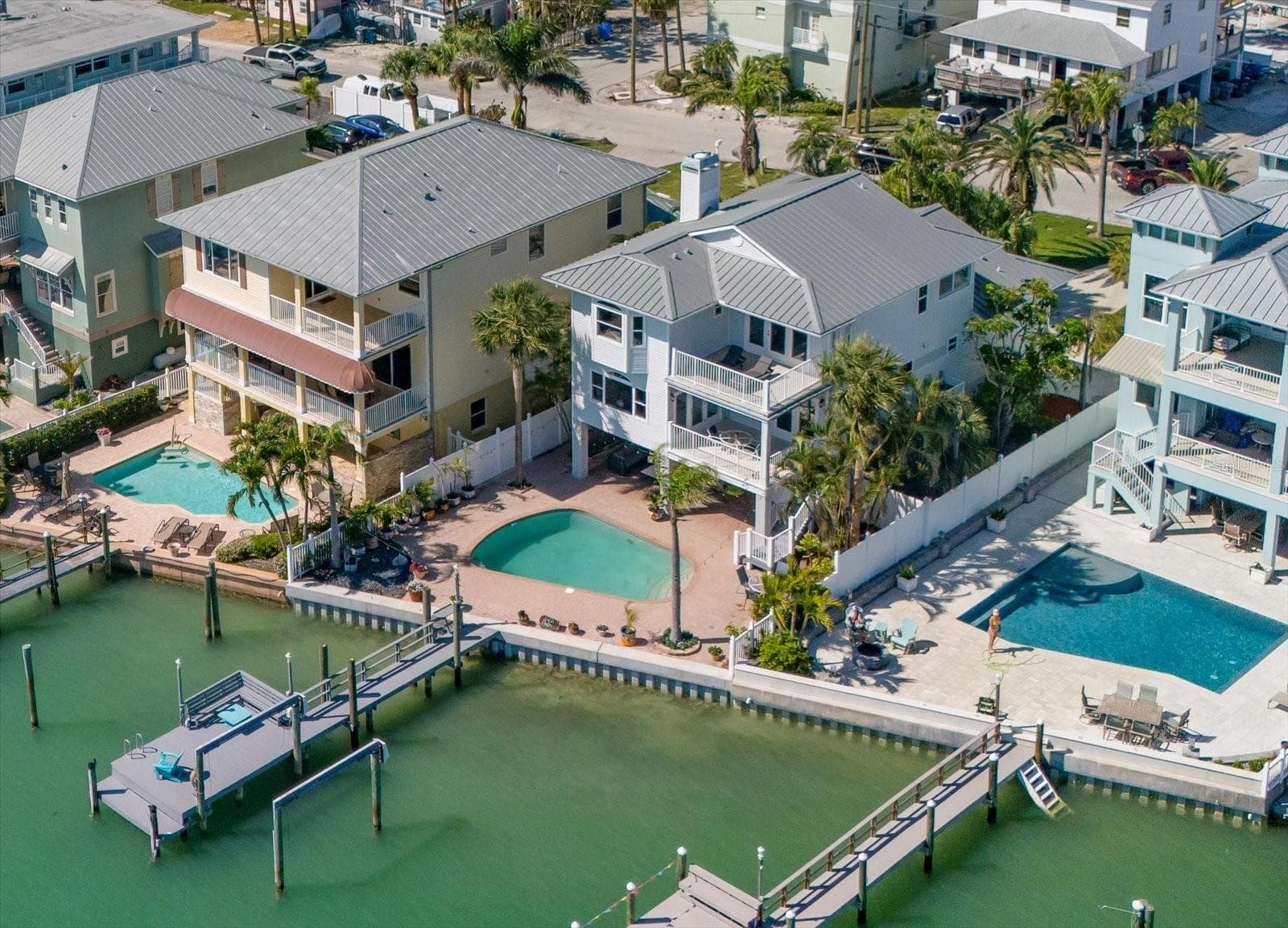 8685 E Bay Dr photo 3