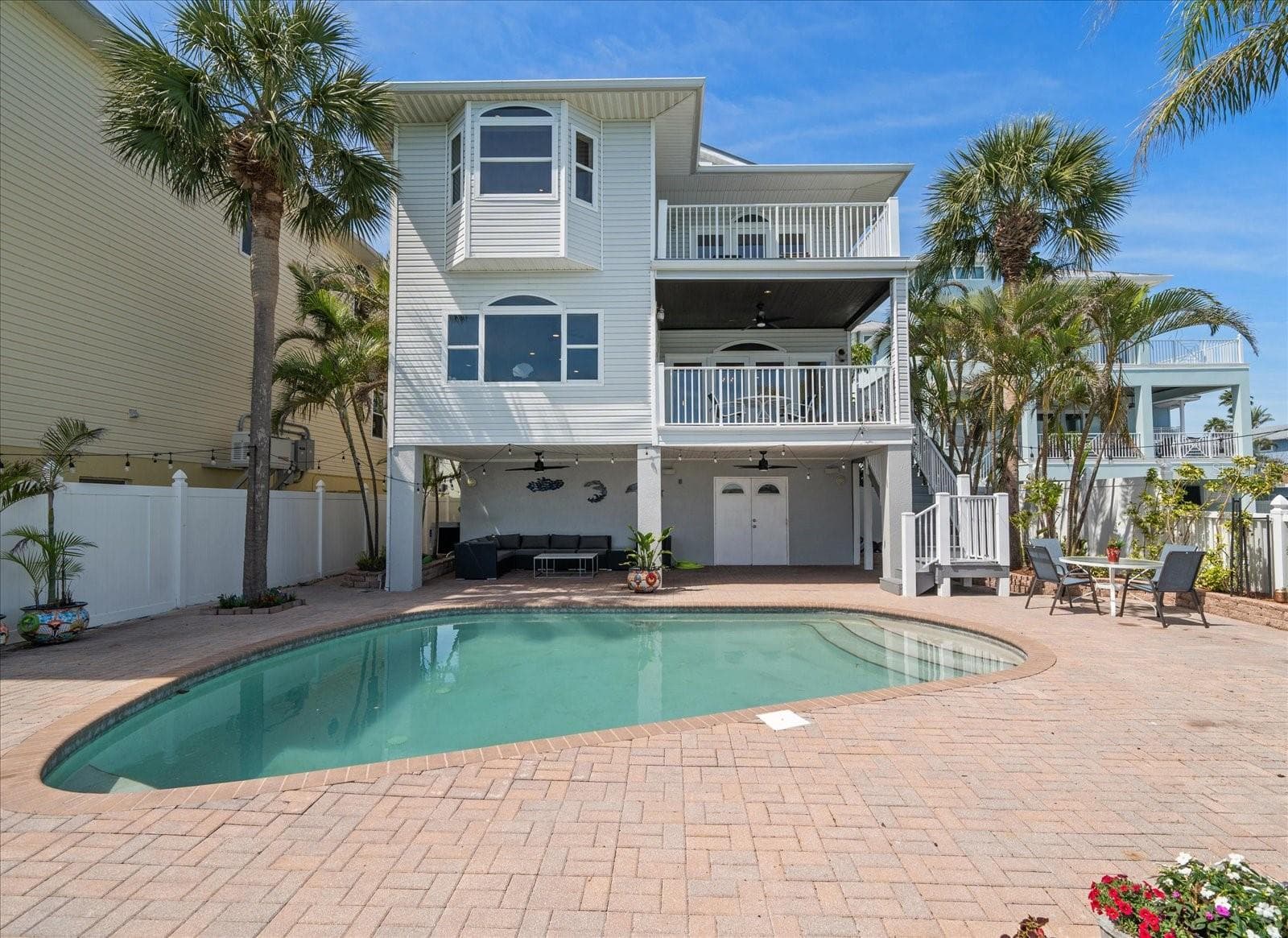 8685 E Bay Dr photo 5