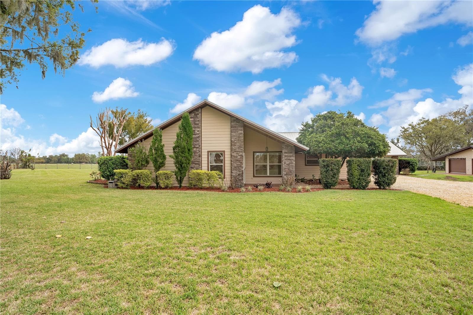 1401 Buell CT photo 4