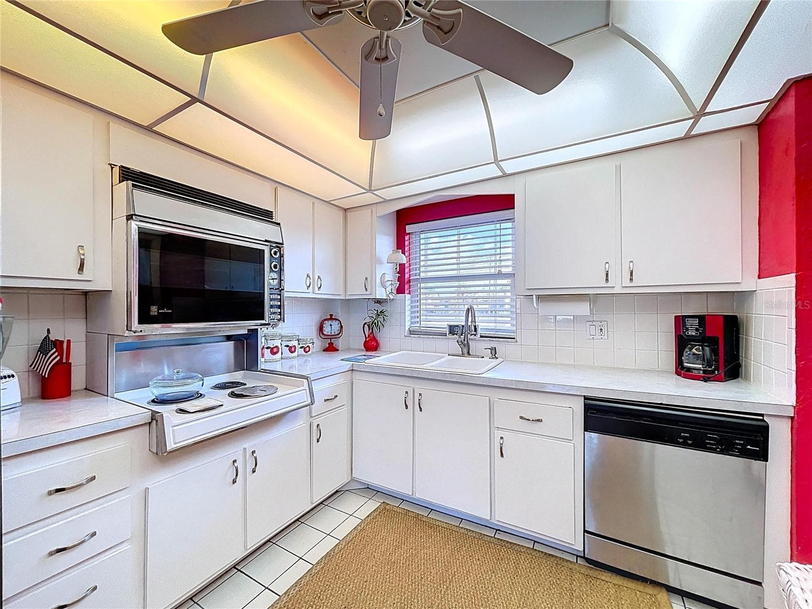 4650 Cove Cir #209 photo 4