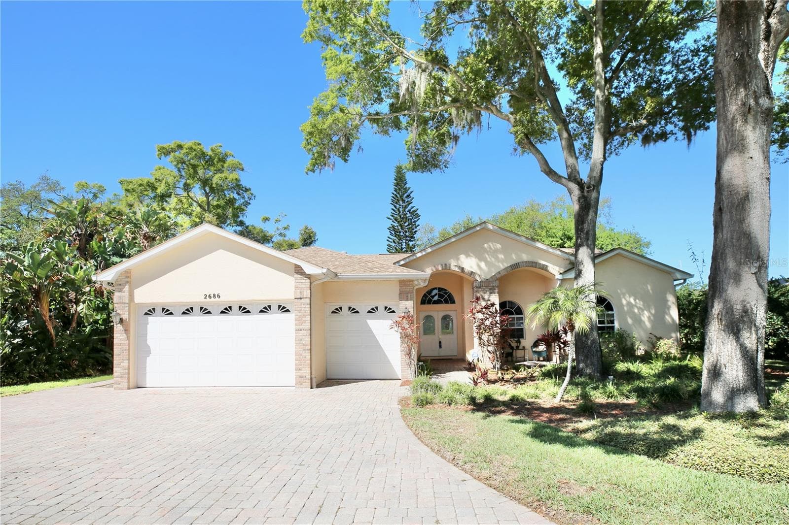 2686 Crystal Cir photo 2