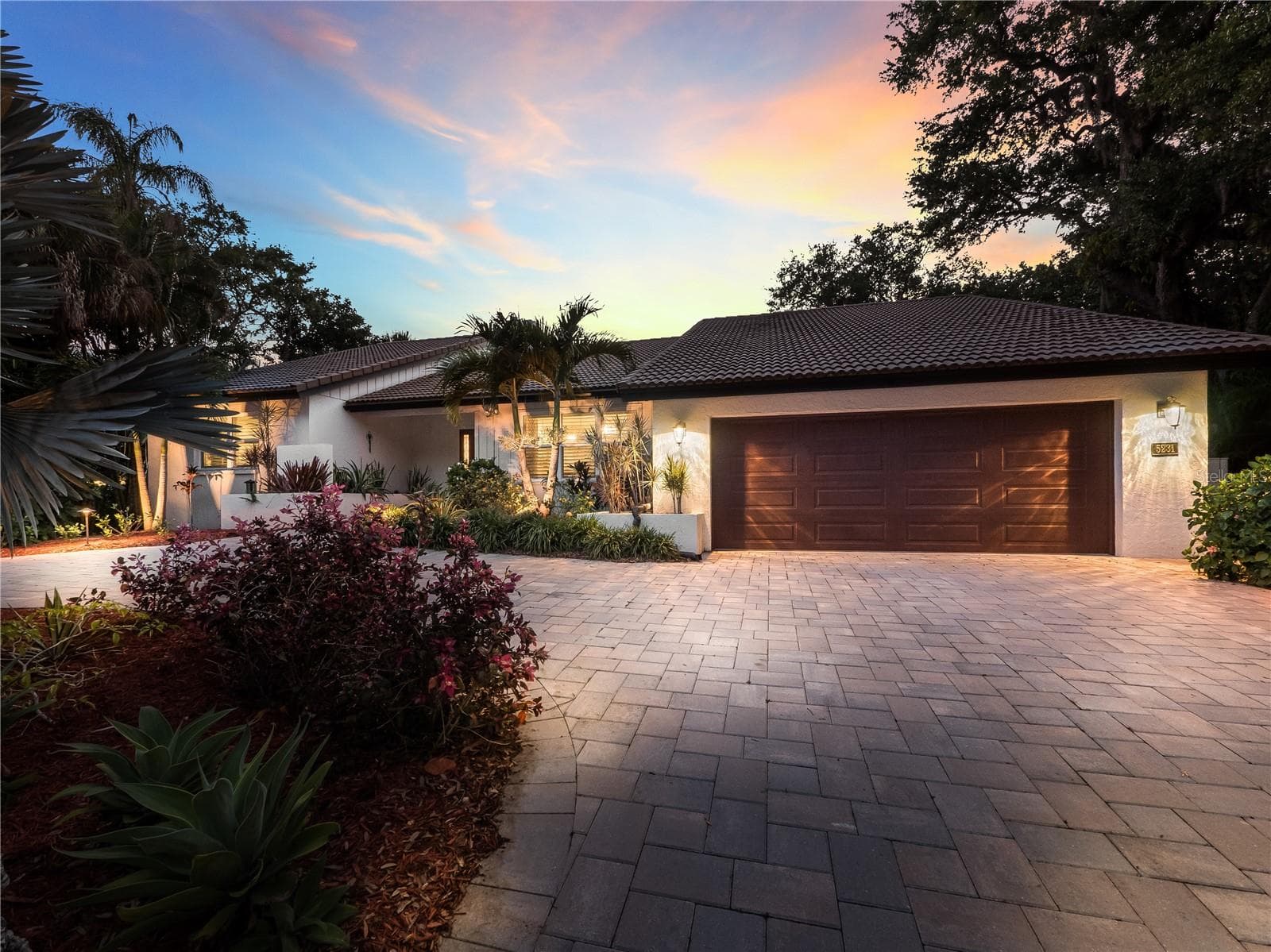 5231 Siesta Cove Dr photo 2