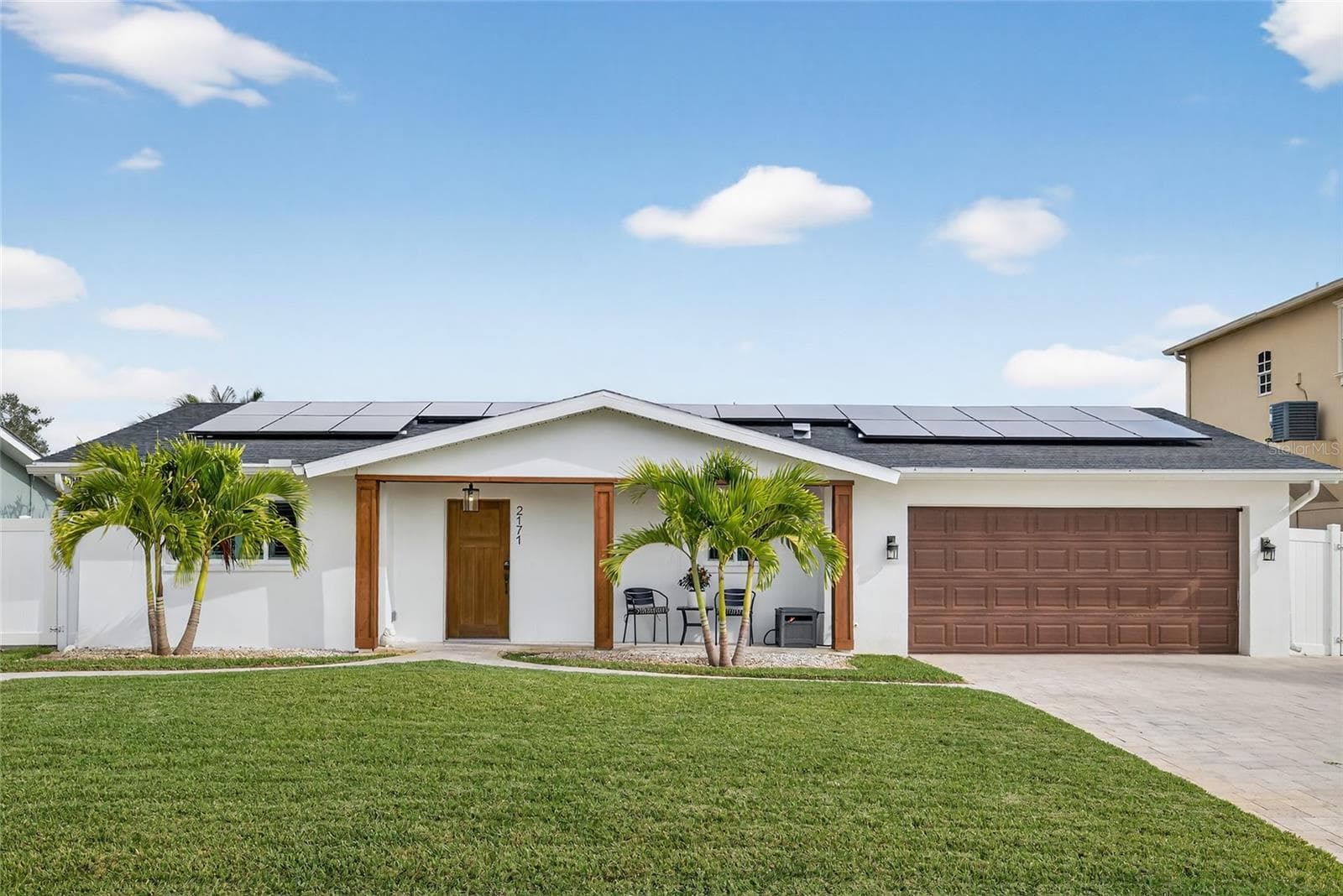 2171 Lagoon Dr photo 2