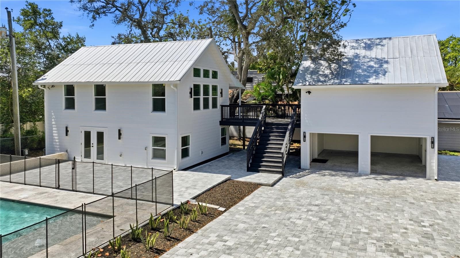 1109 Charles St photo 2