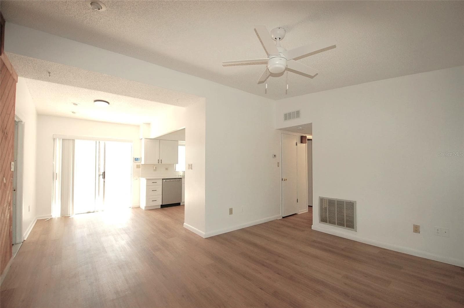 1201 S Betty Ln photo 2