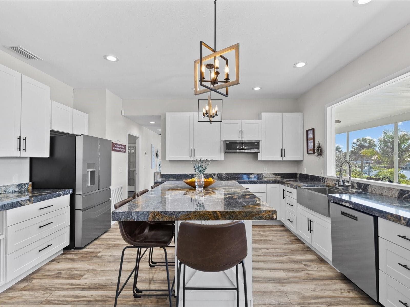 1414 Deirdre Dr photo 5