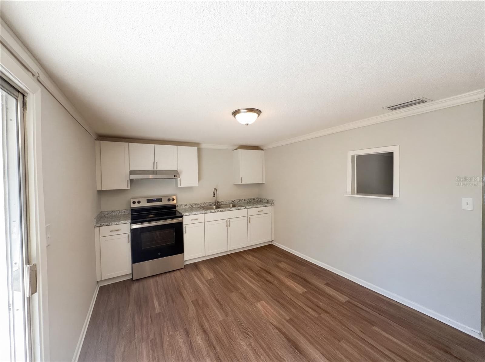 1830 Bellgrove St photo 2