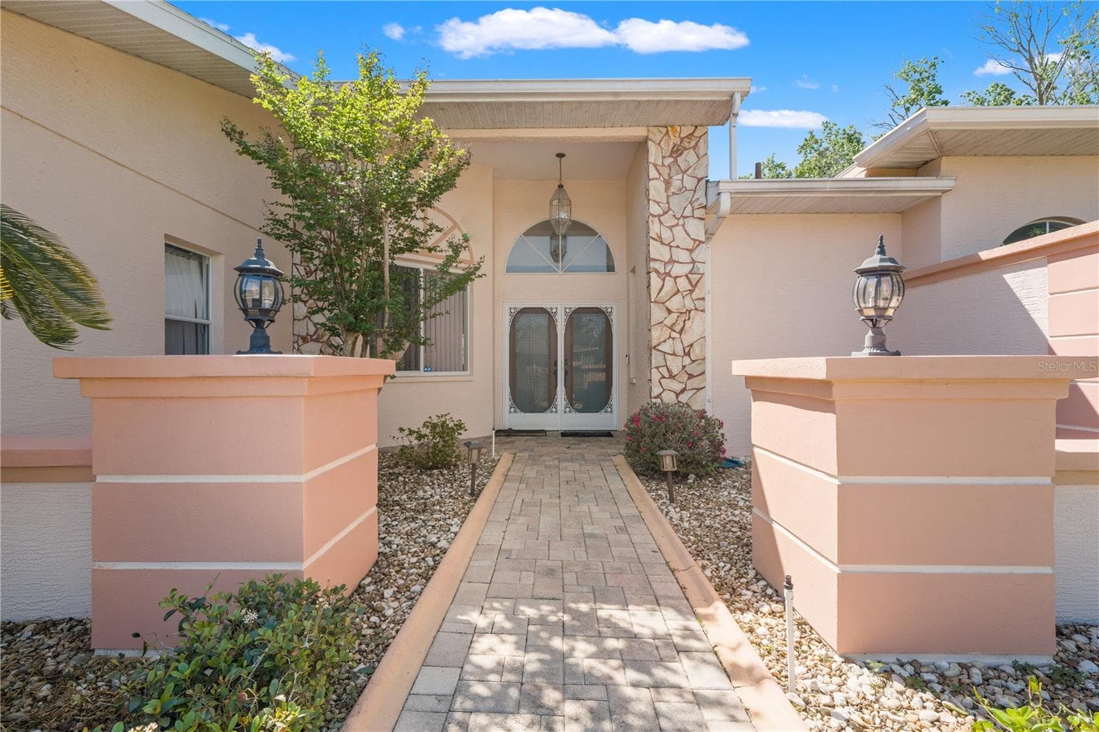 4071 Black Oak Trl photo 2