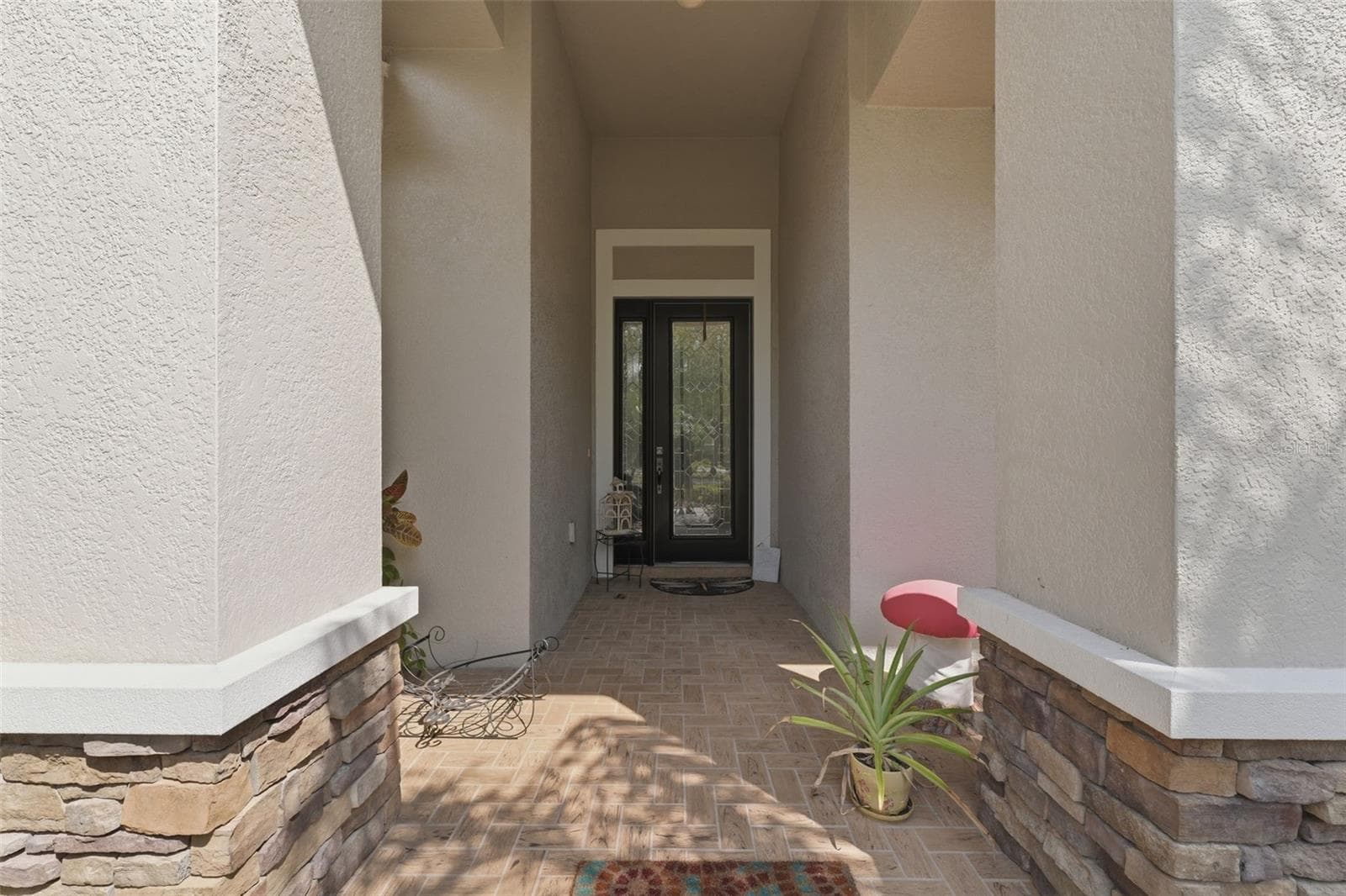 2732 Devonoak Blvd photo 2