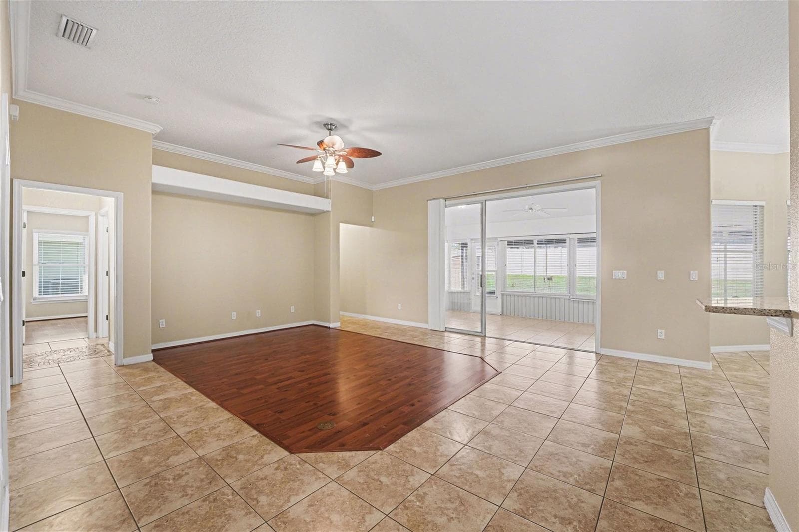 122 Costa Loop photo 4
