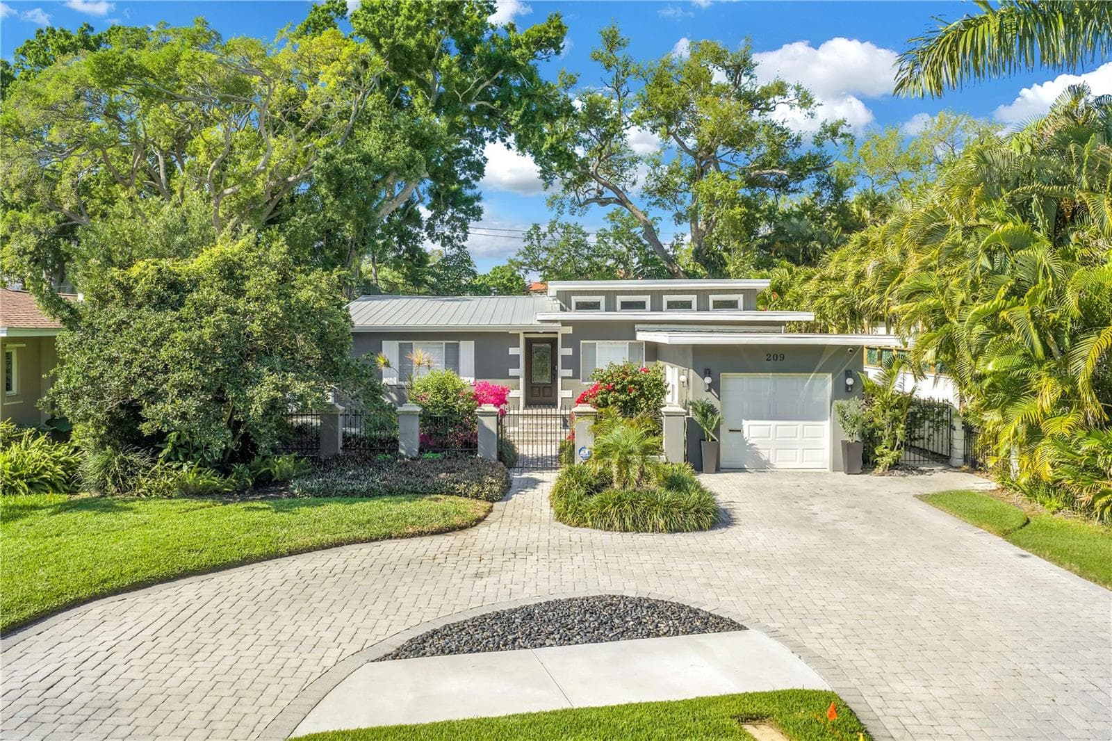 209 Bandera Way NE photo 2
