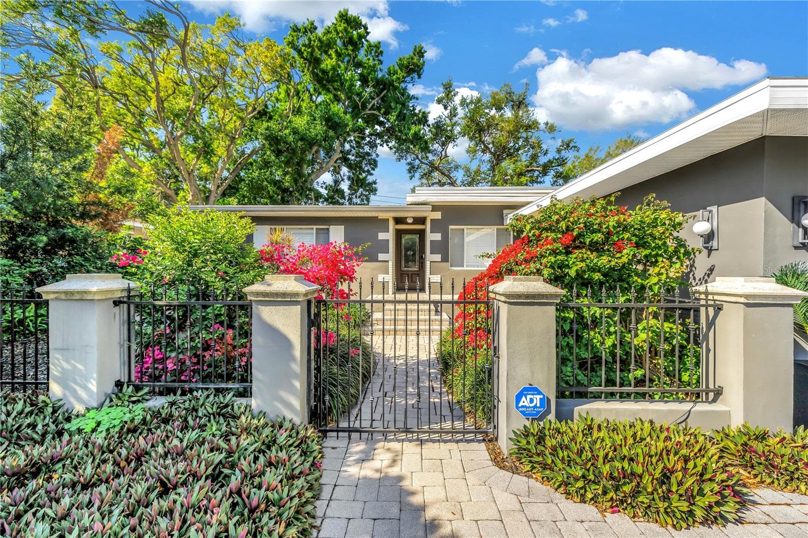 209 Bandera Way NE photo 3