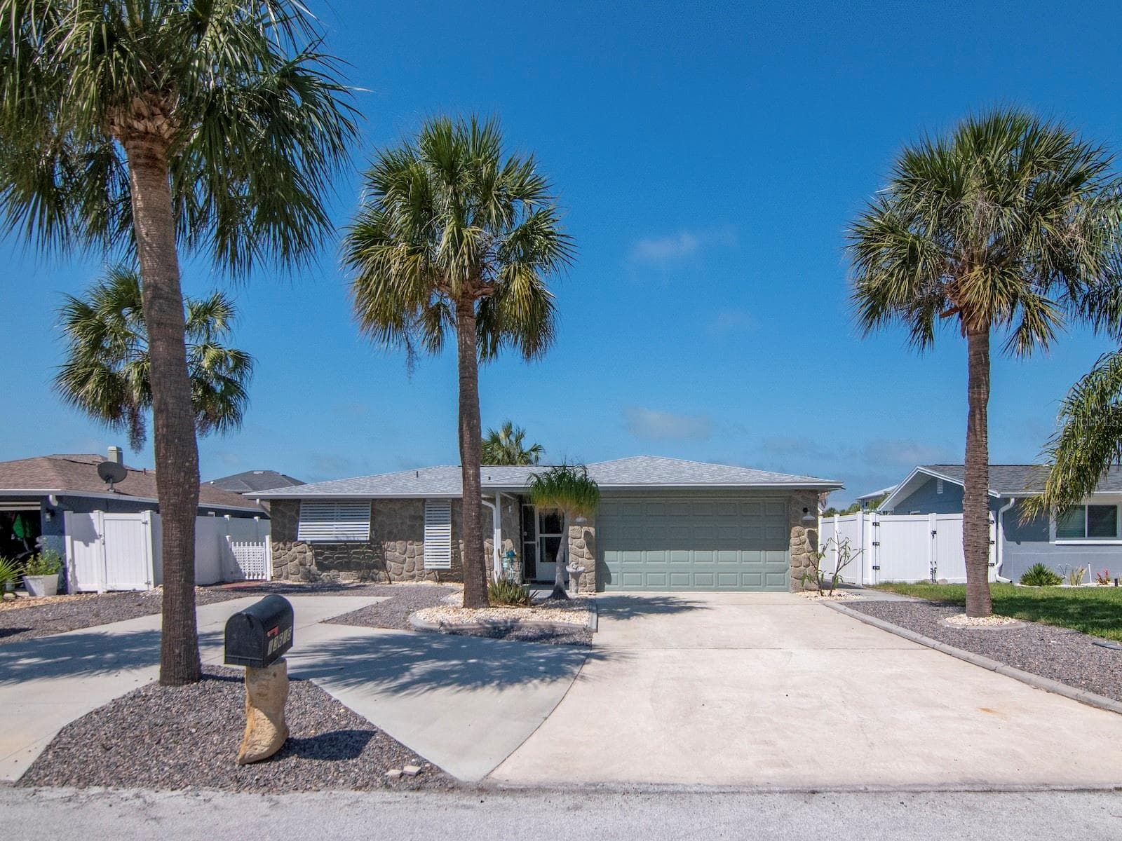 13615 Stacey Dr photo 2