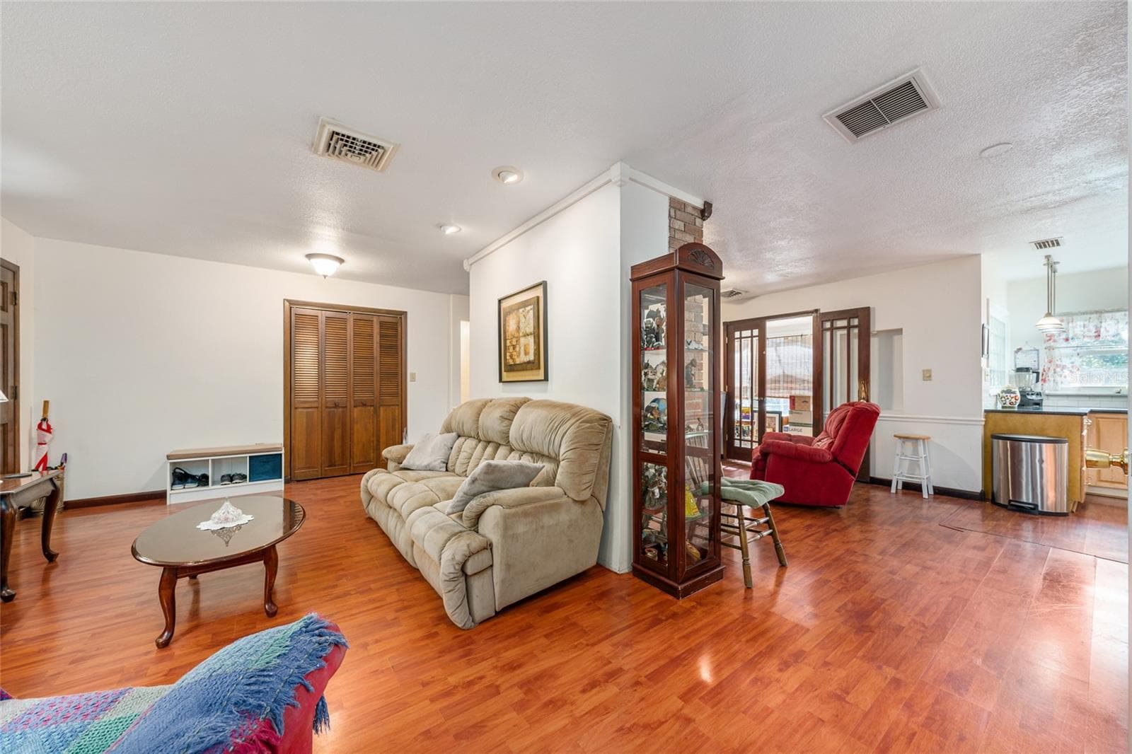 1008 S Mildred Ave photo 4