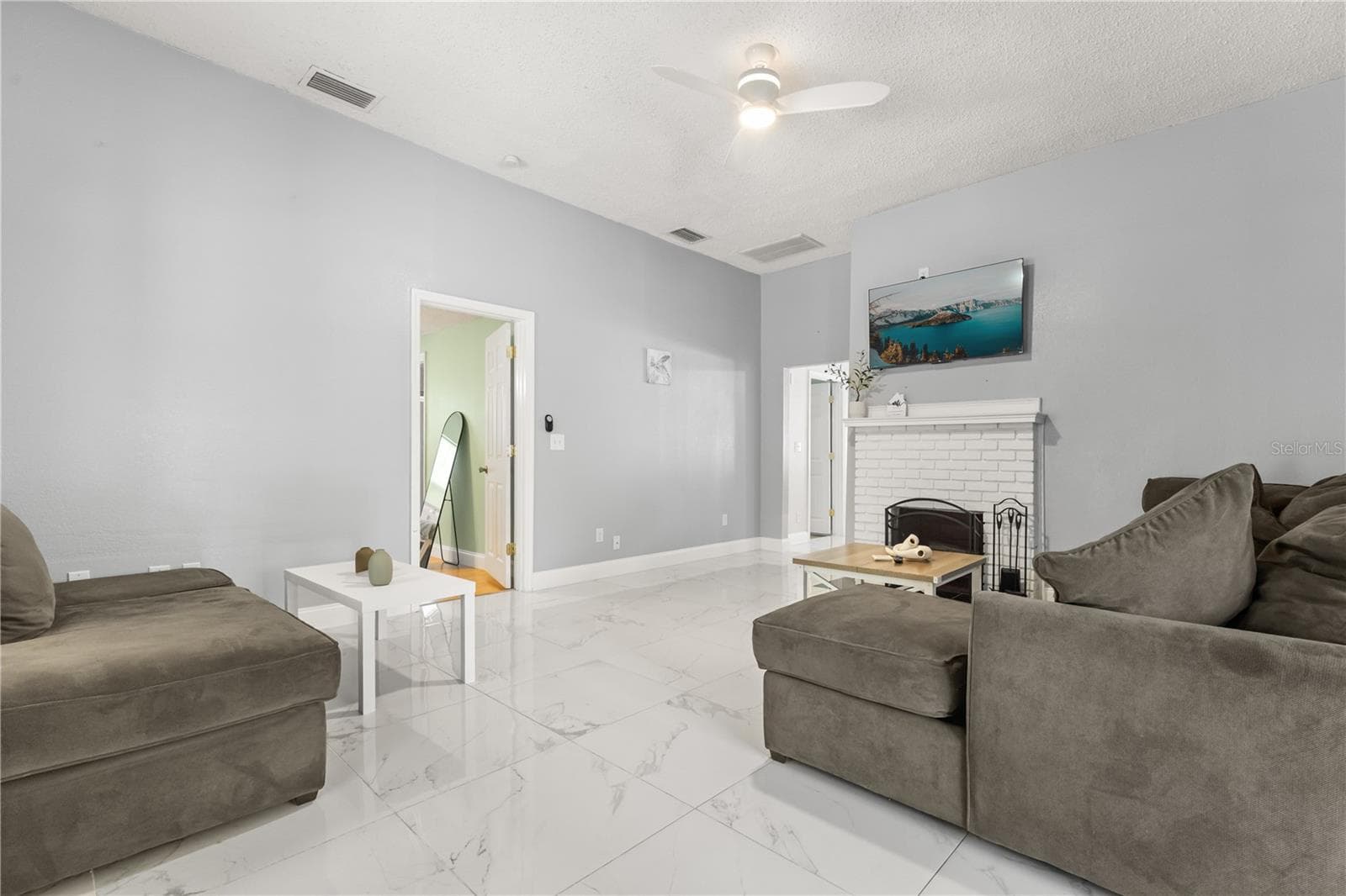 306 Marshall St photo 4