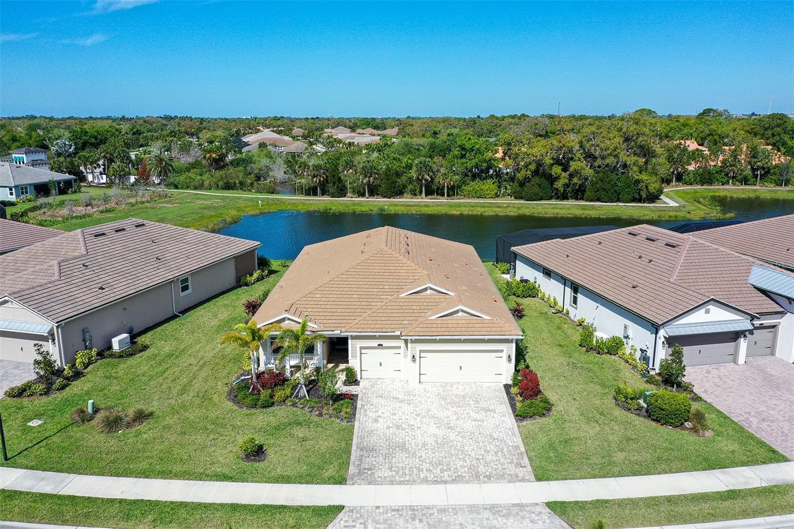 5521 Blue Water Blvd photo 2