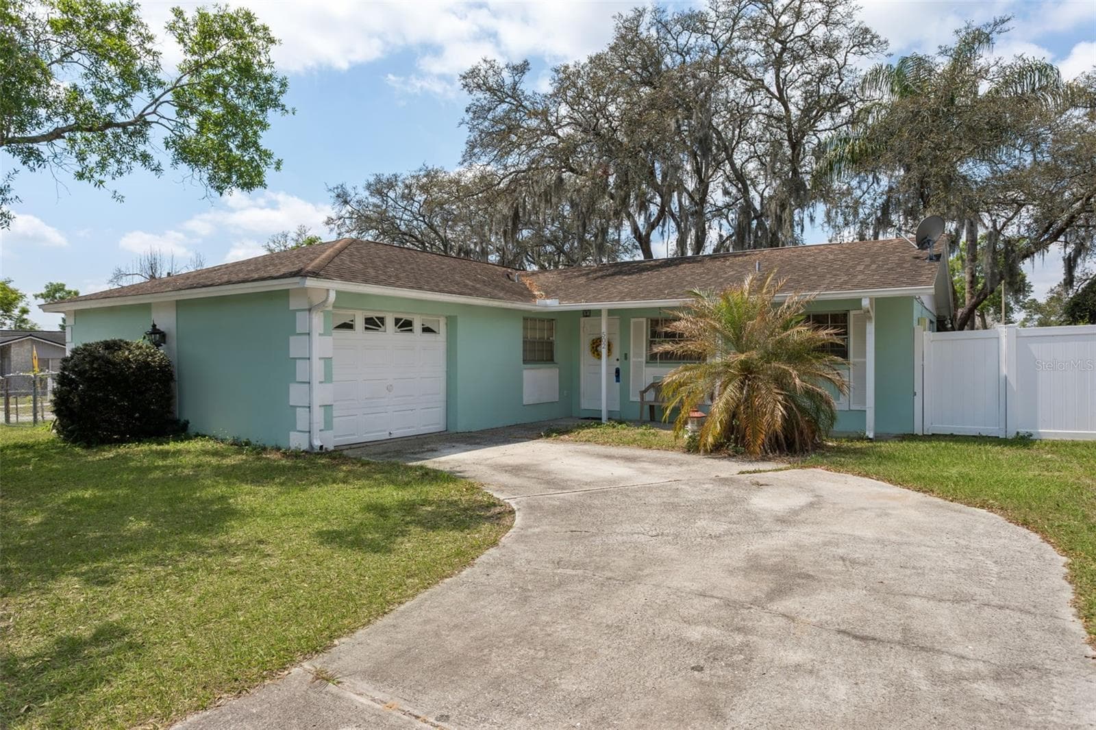 502 Avocado Cir photo 2