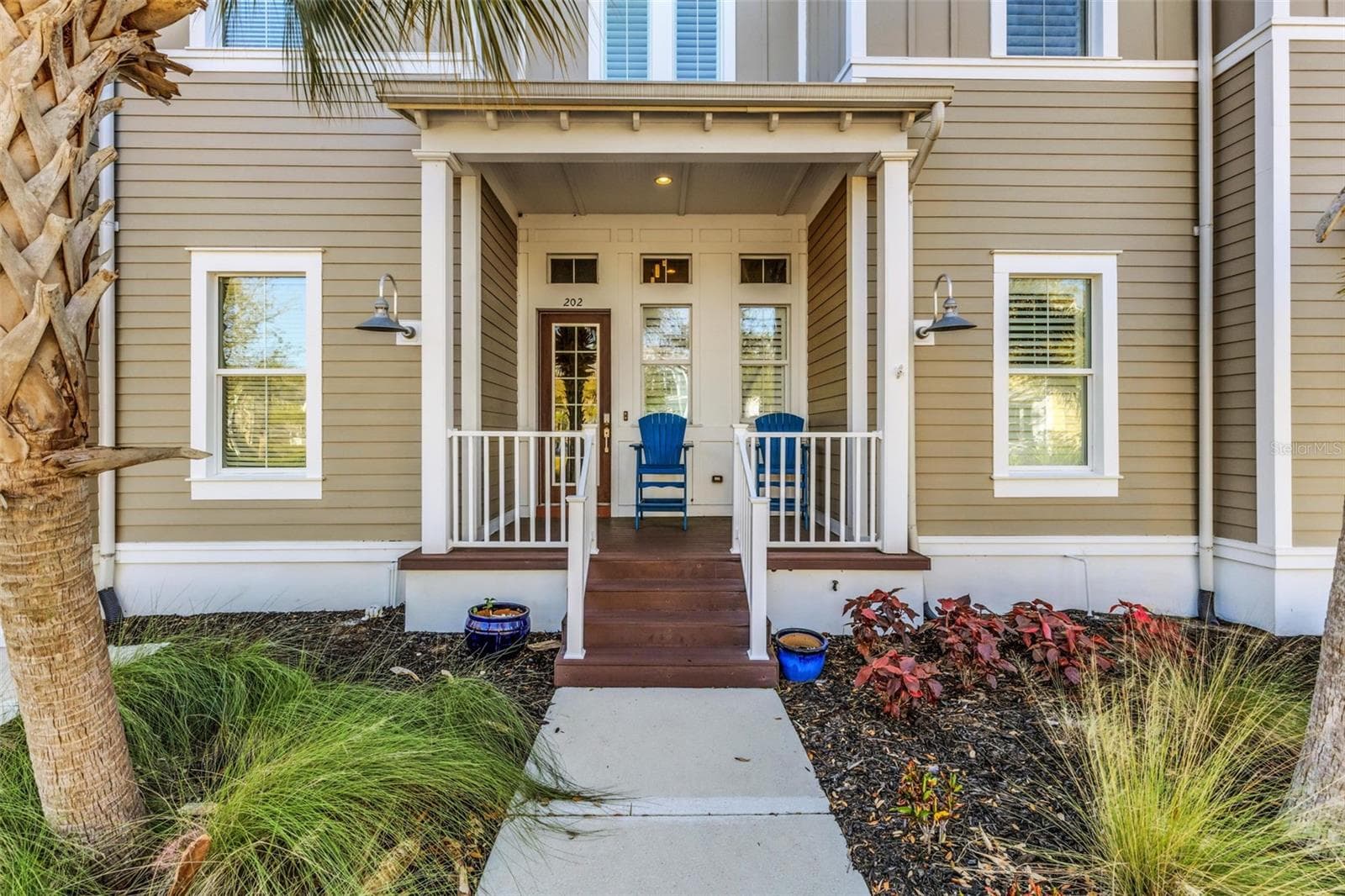 289 Sapphire Lake Dr #202 photo 2
