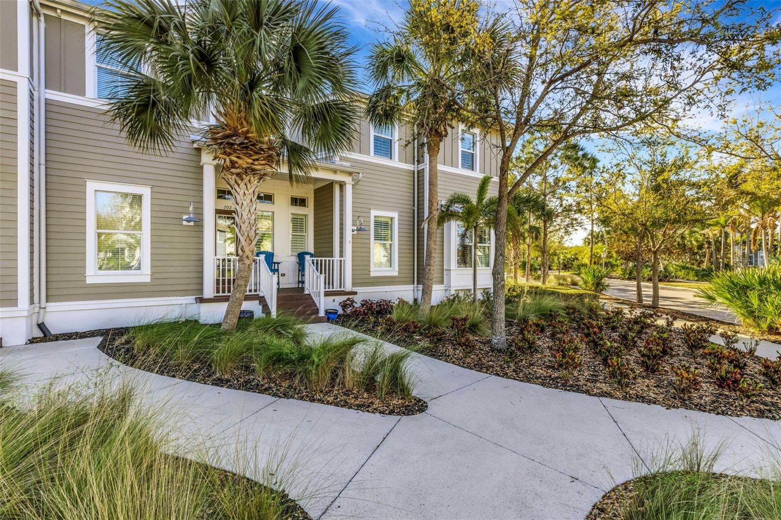 289 Sapphire Lake Dr #202 photo 3
