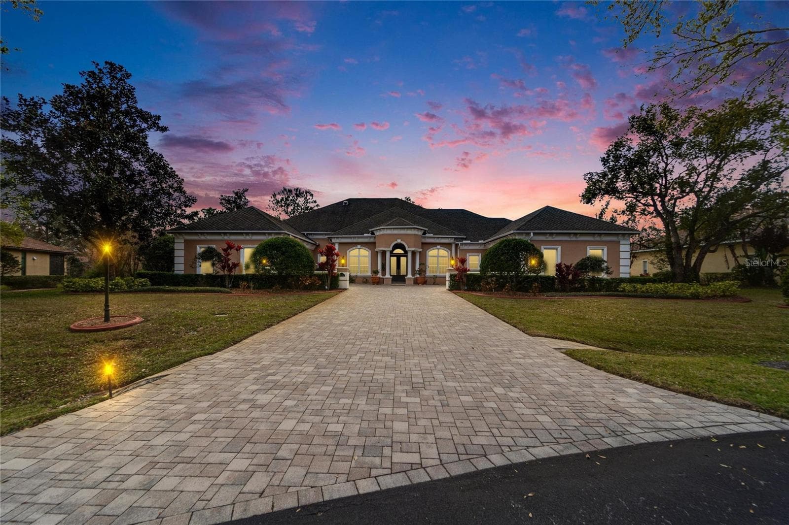 8510 Kentucky Derby Dr photo 2