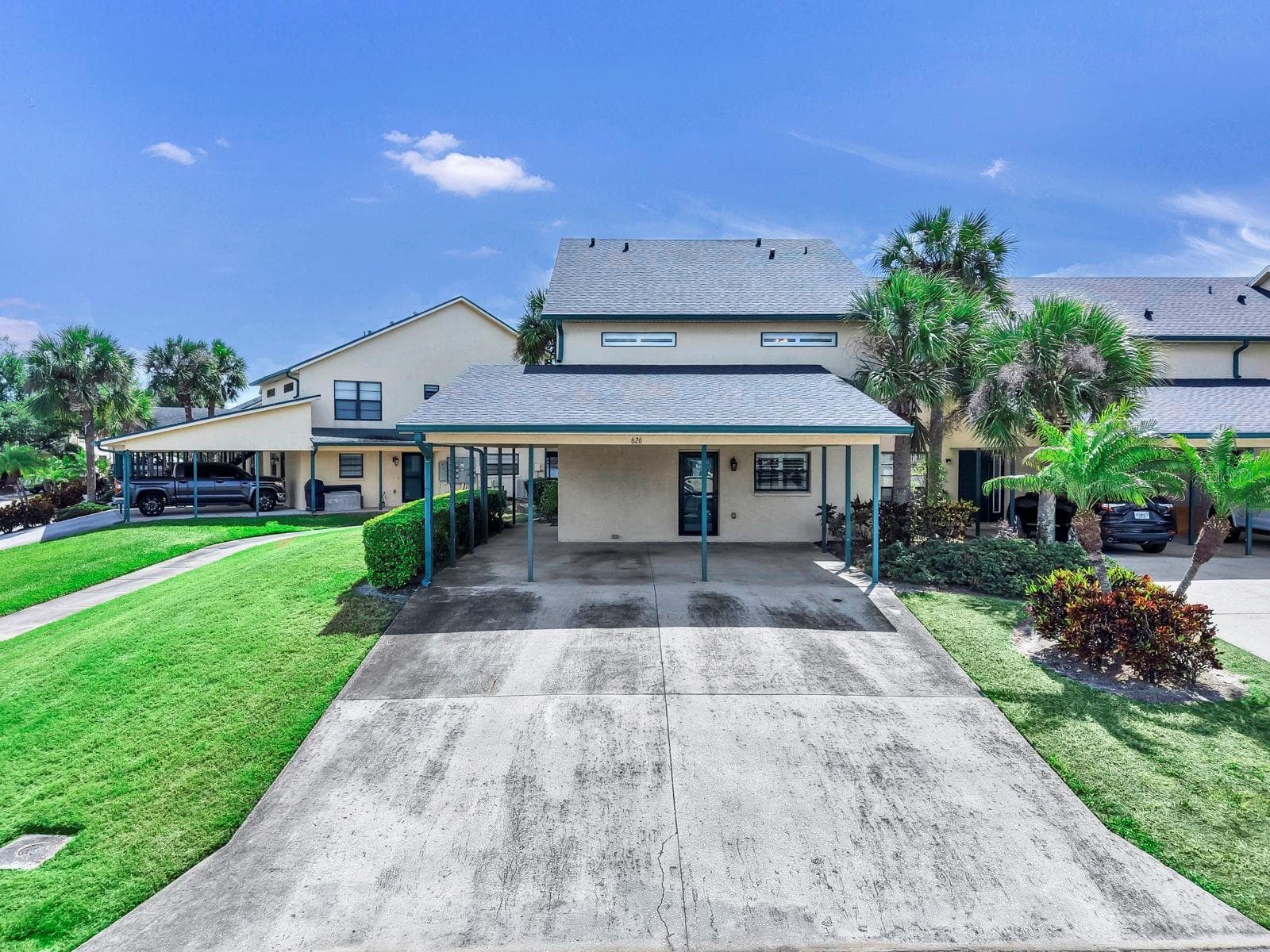 626 Yardarm Dr #13 photo 3