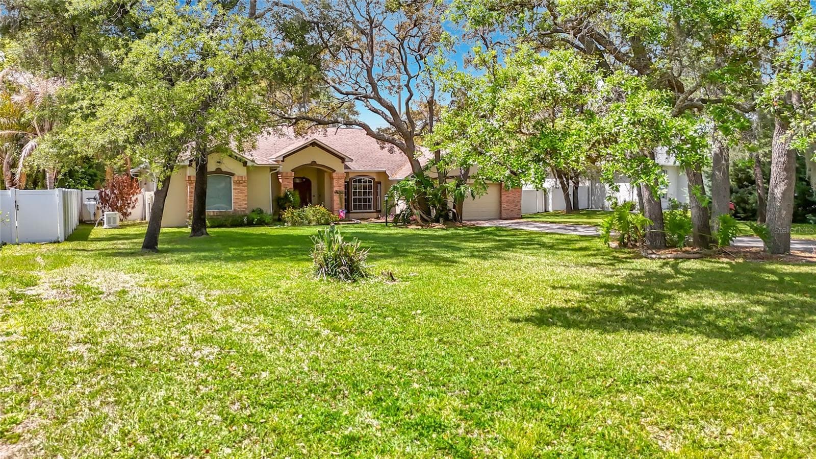 2087 Breezy Way photo 2