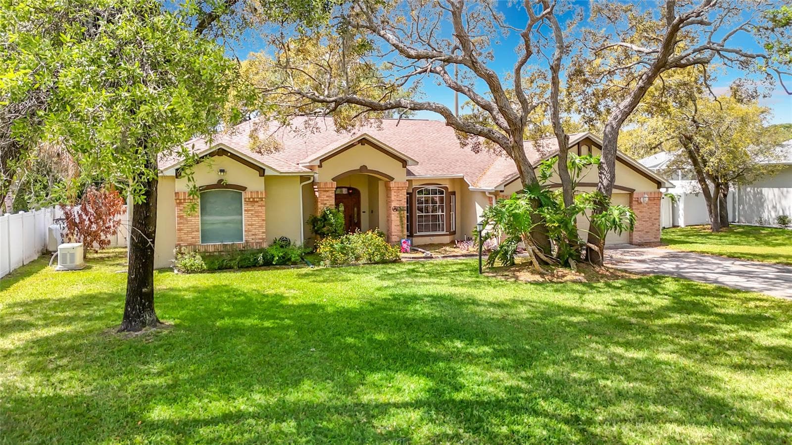2087 Breezy Way photo 3