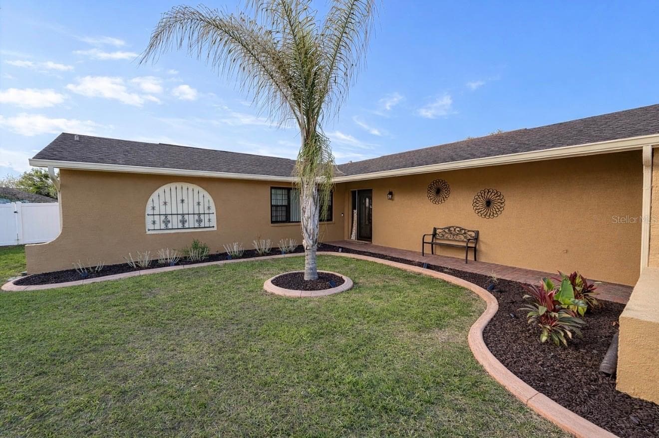7051 Lexington Cir photo 3