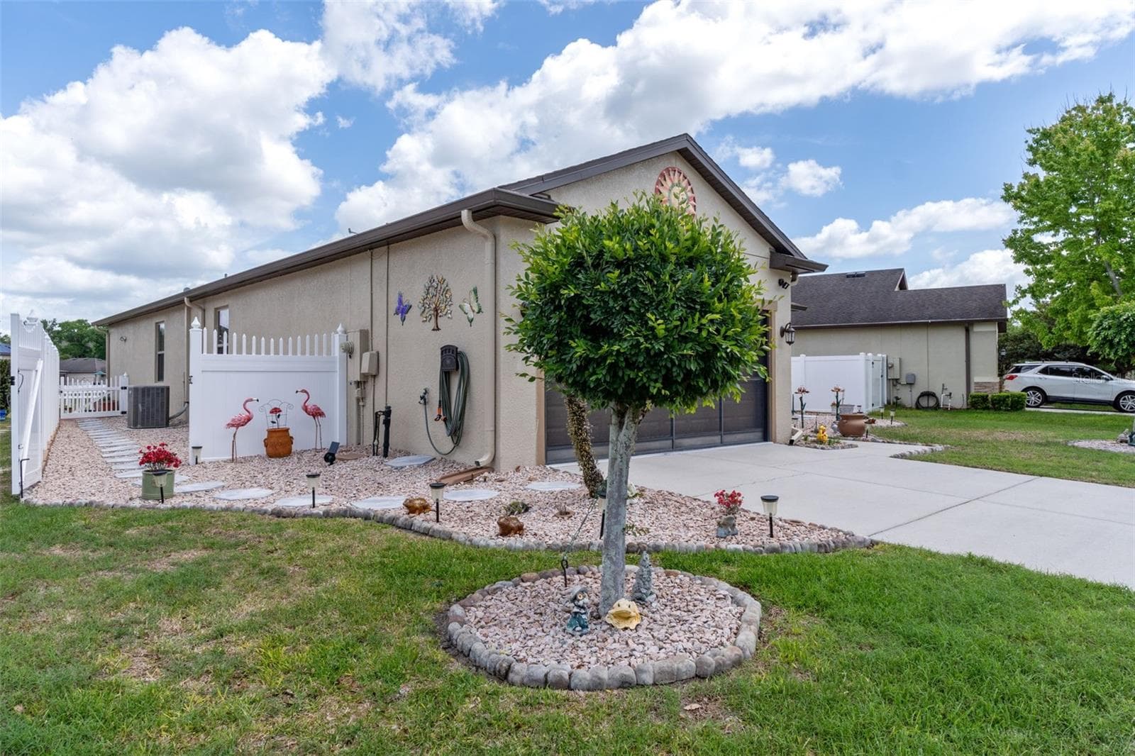 2058 Trillium Blvd photo 2