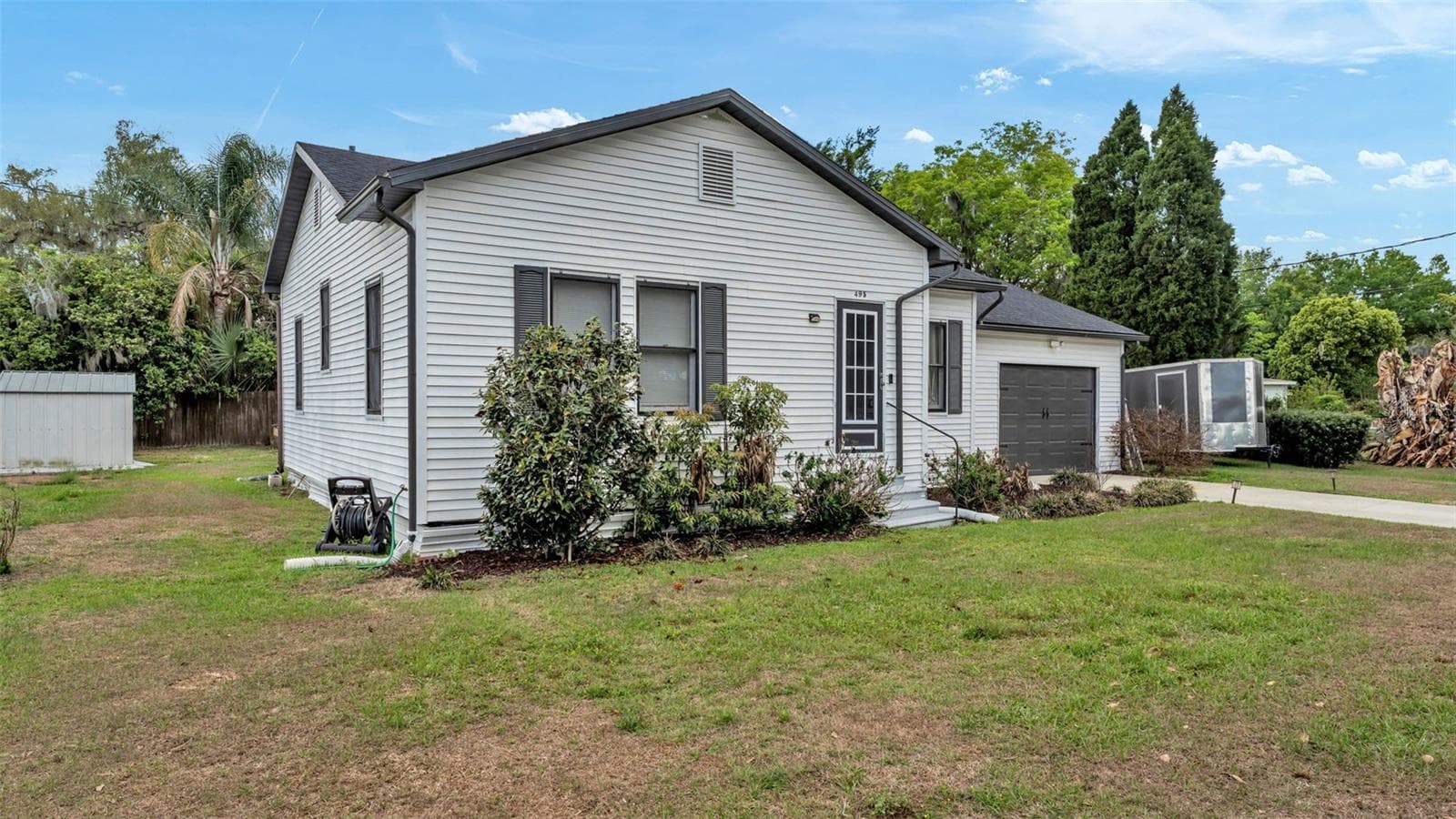 495 W Plumosa St photo 2