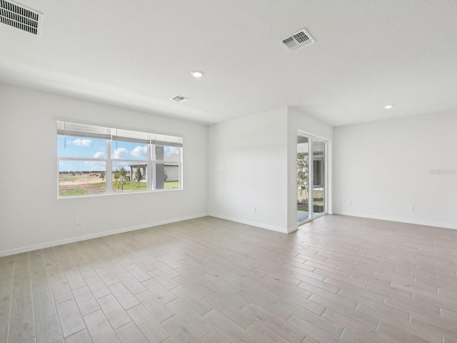 9009 Venetia CT photo 2